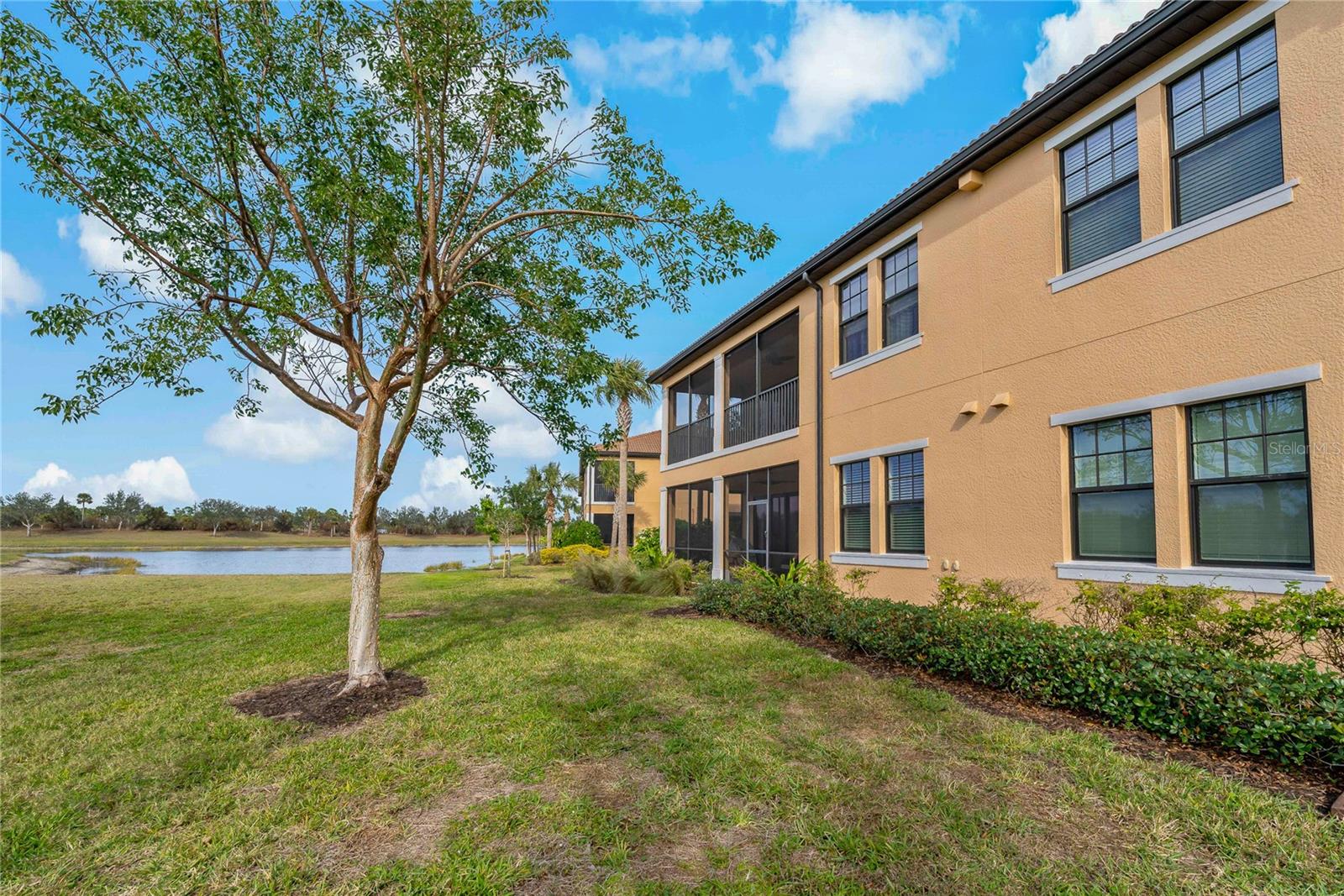 23189 BANBURY WAY #203 photo 4