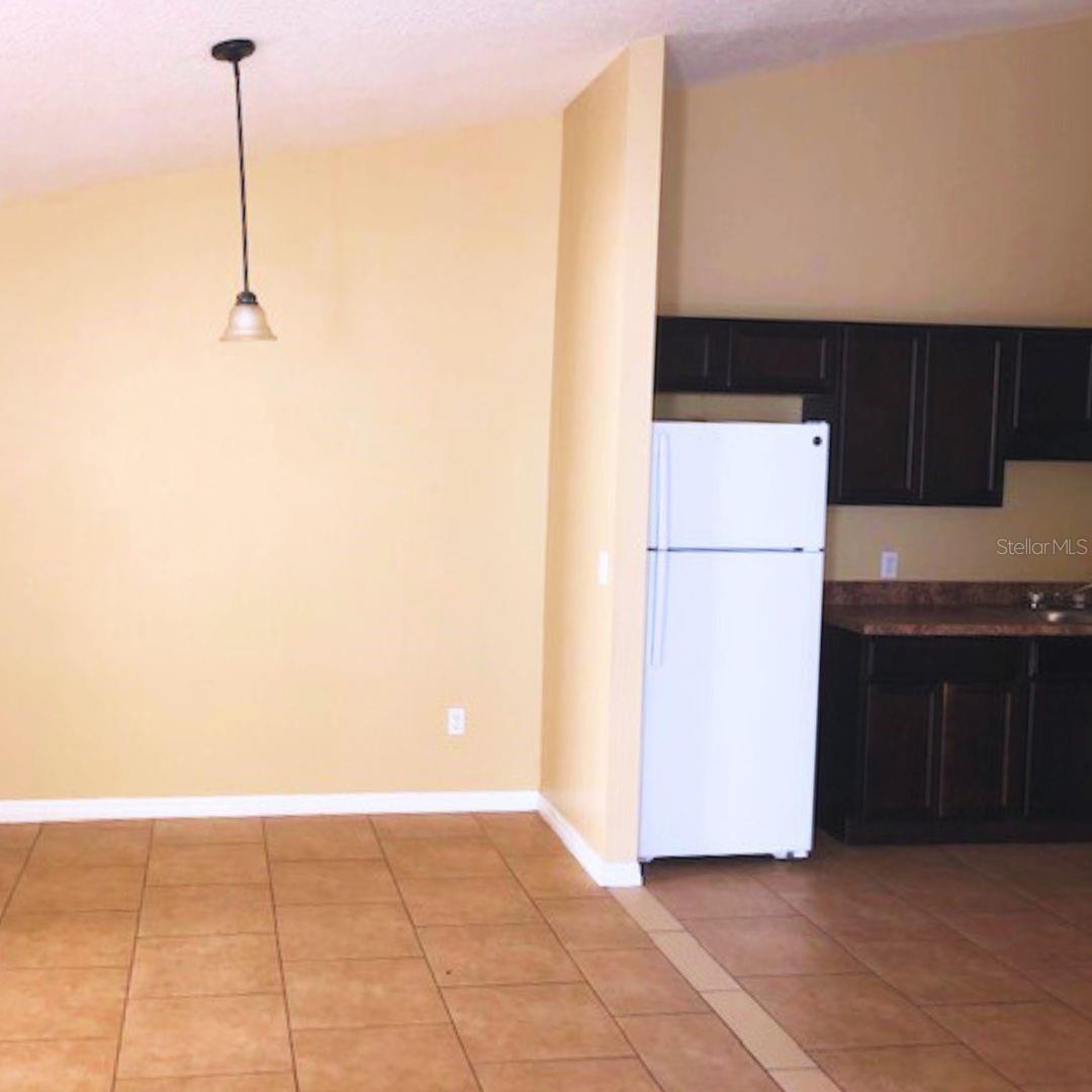1005 KING ST photo 3