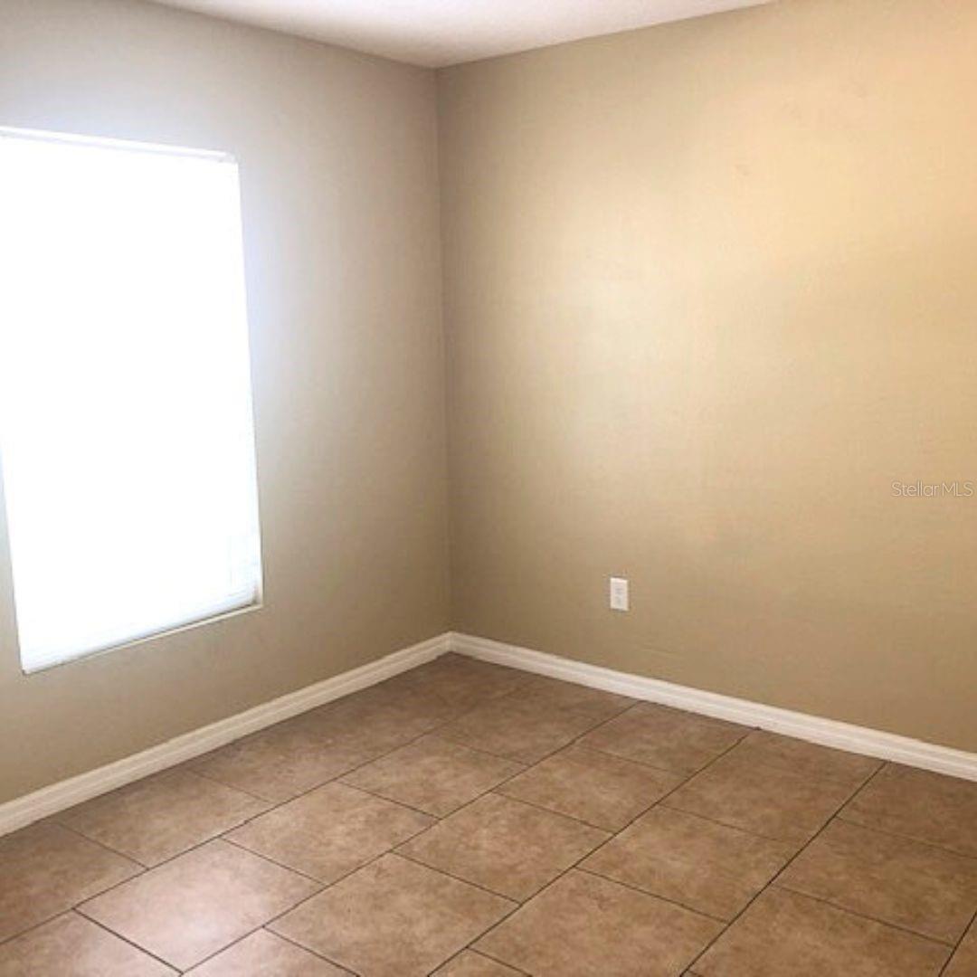 1005 KING ST photo 4