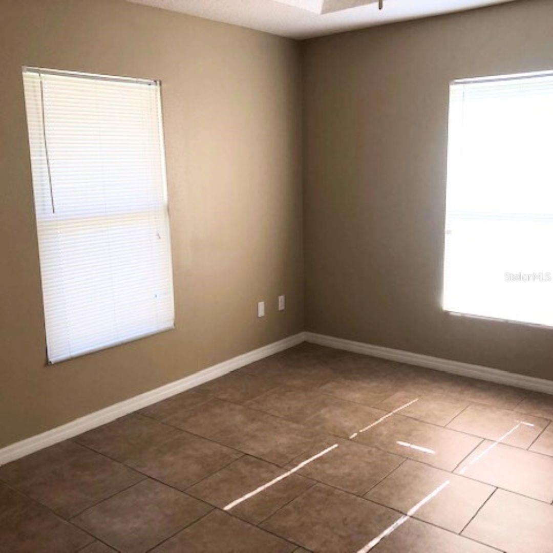 1005 KING ST photo 5