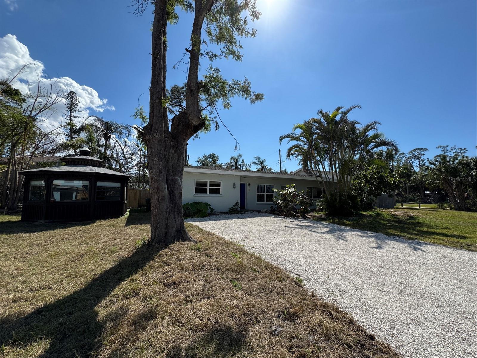 807 LUCILLE AVE photo 3