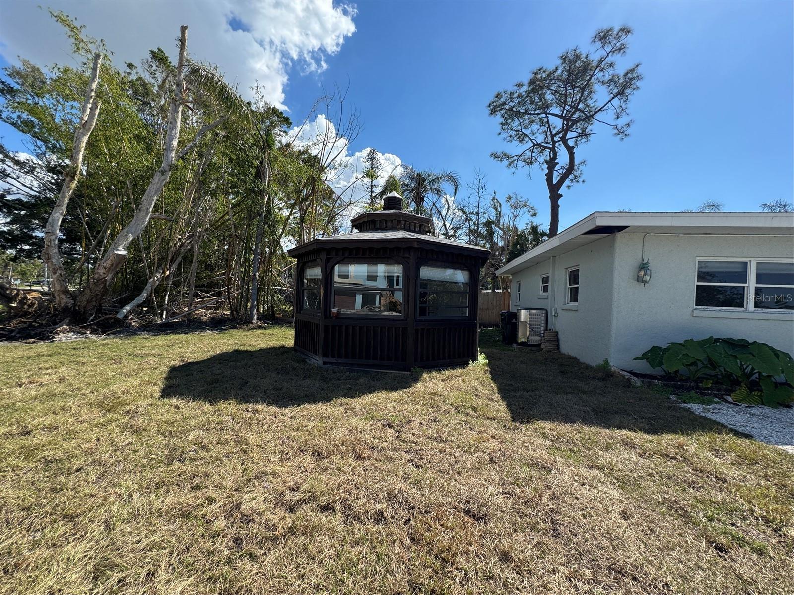 807 LUCILLE AVE photo 4