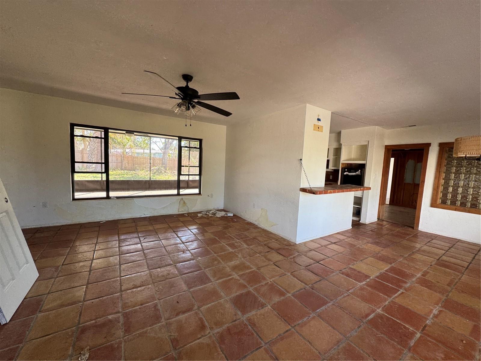 807 LUCILLE AVE photo 5