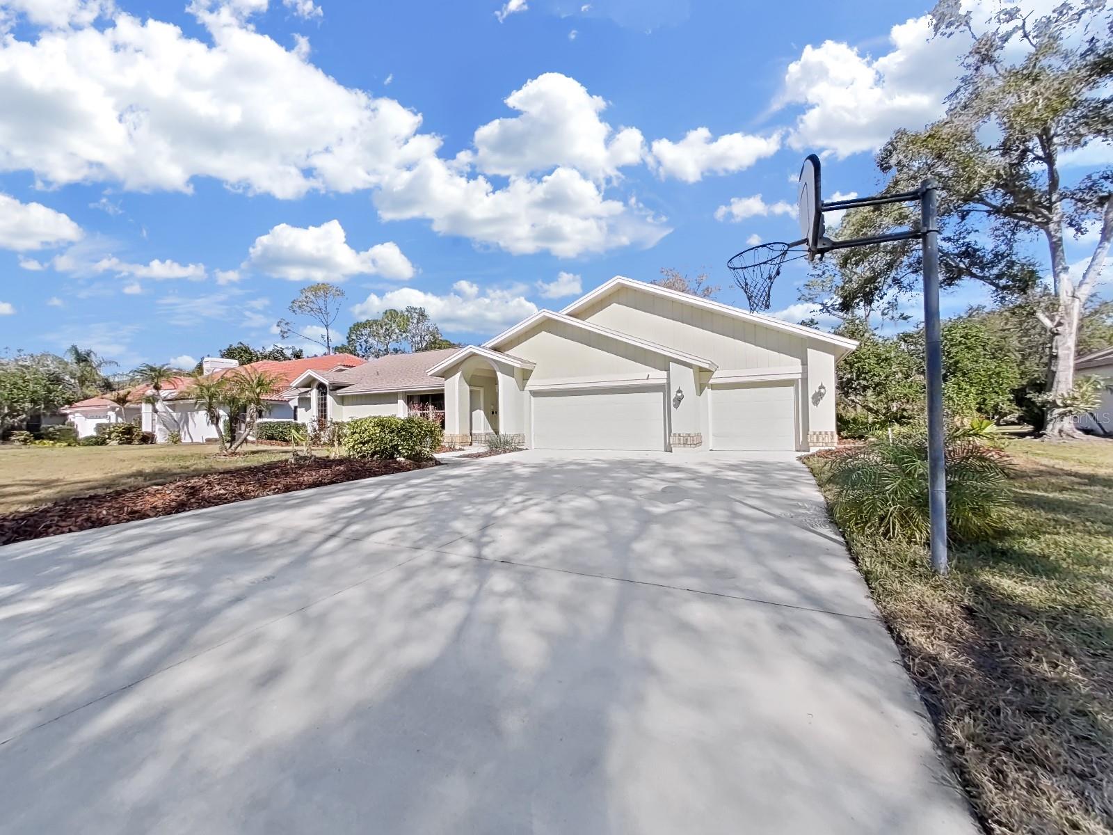 6205 IROQUOIS CT photo 5