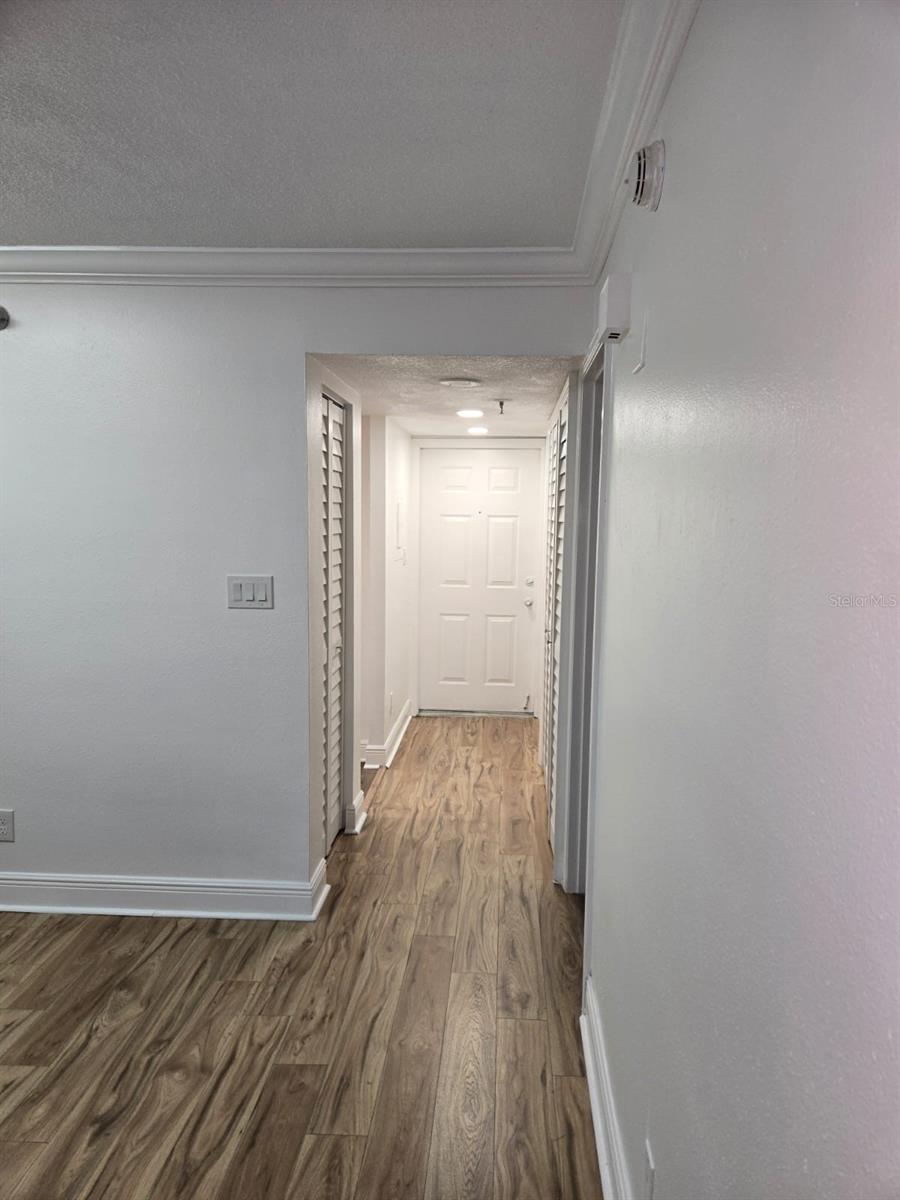 201 W LAUREL ST #204 photo 2