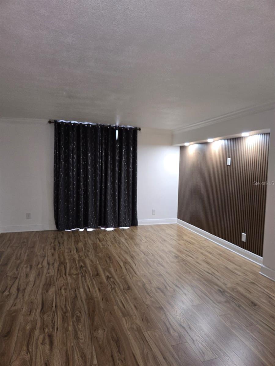 201 W LAUREL ST #204 photo 3