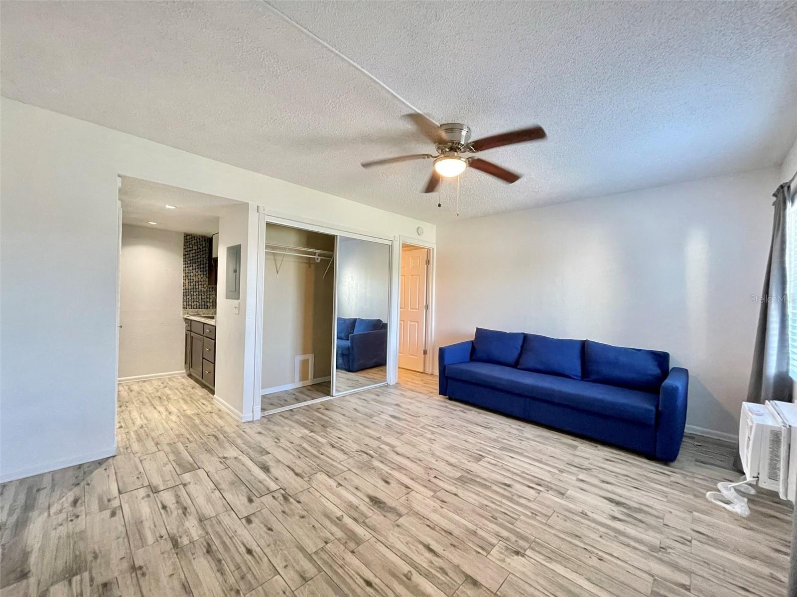 4139 DOLPHIN DR photo 2