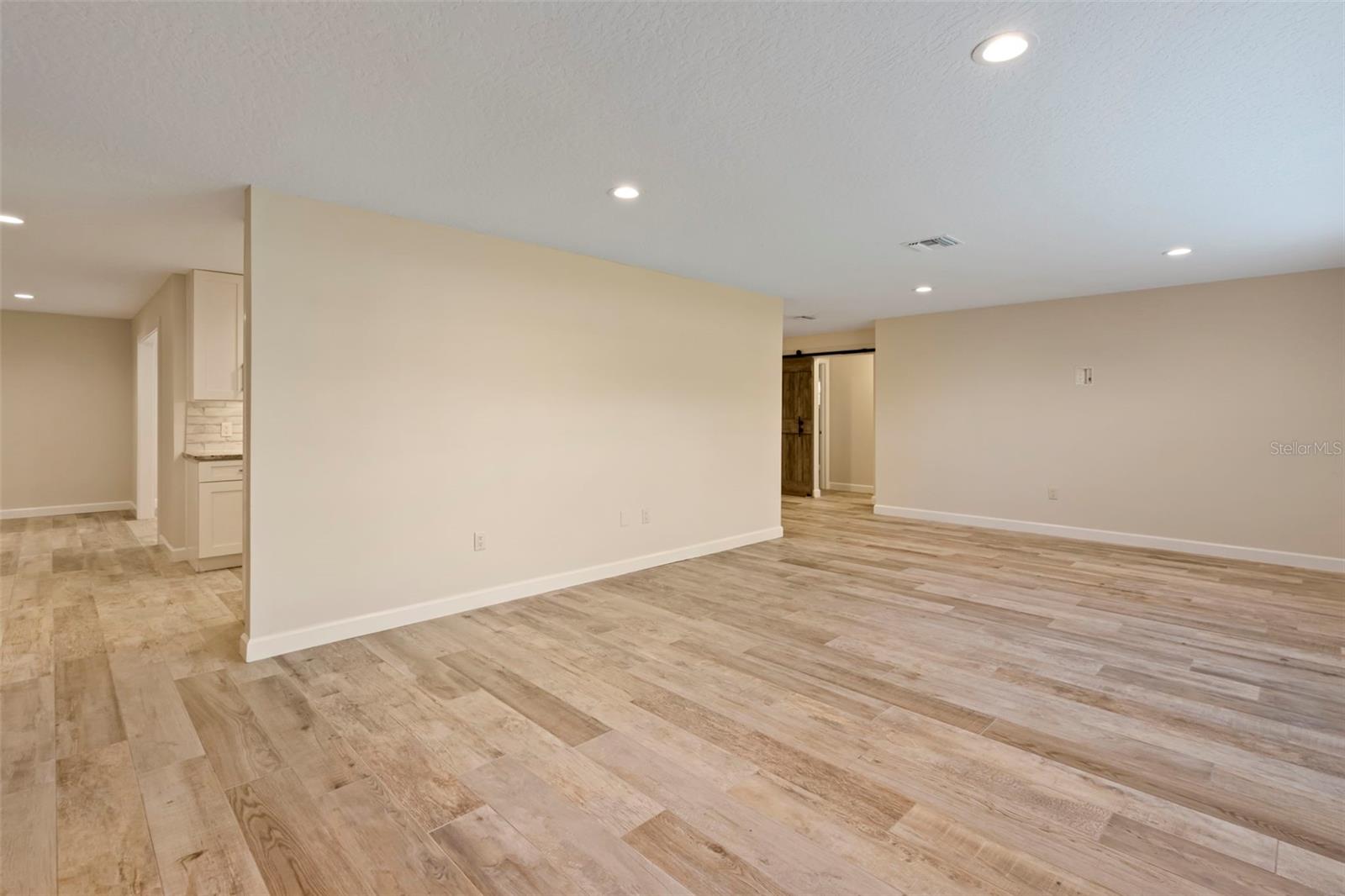 215 S ROBERT WAY photo 4