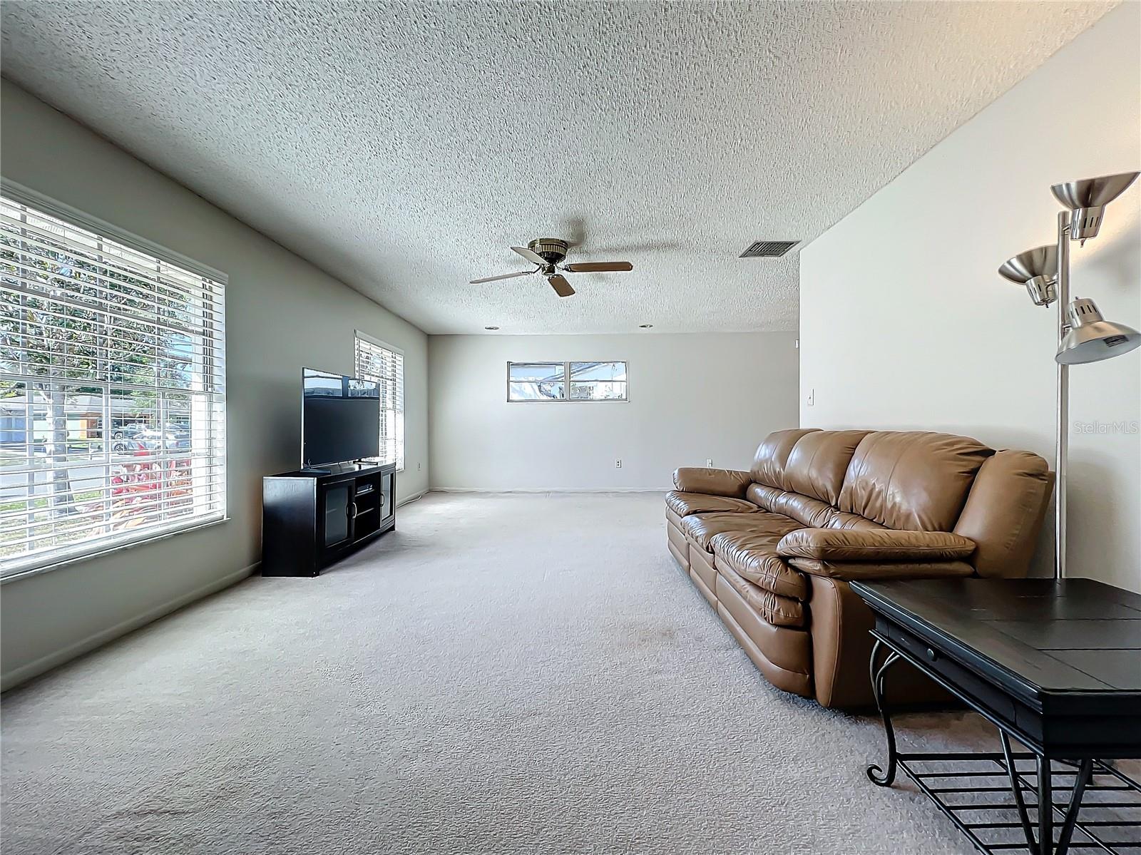 515 SPRING OAKS BLVD photo 4