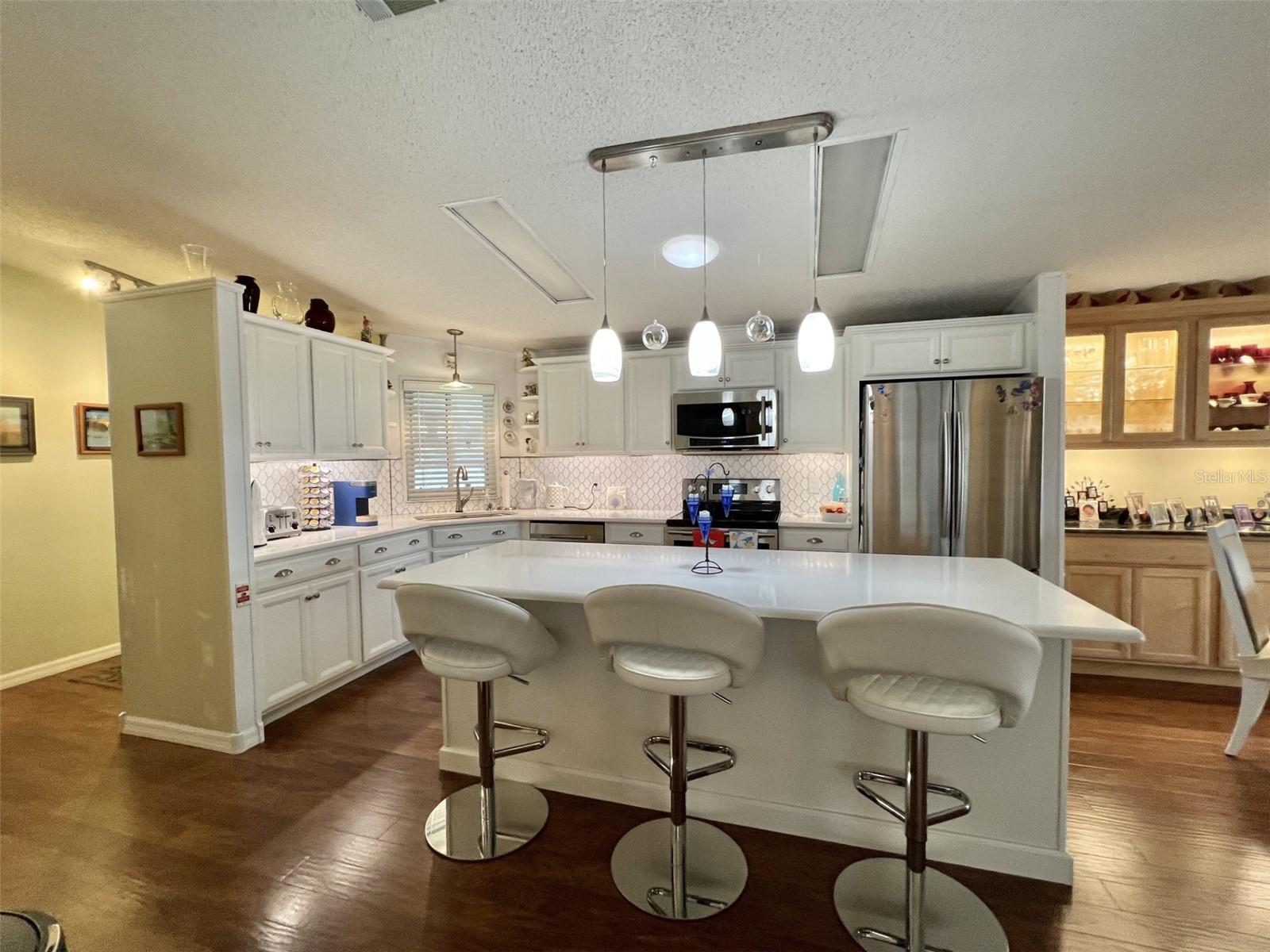 122 TAMARISK WAY photo 3