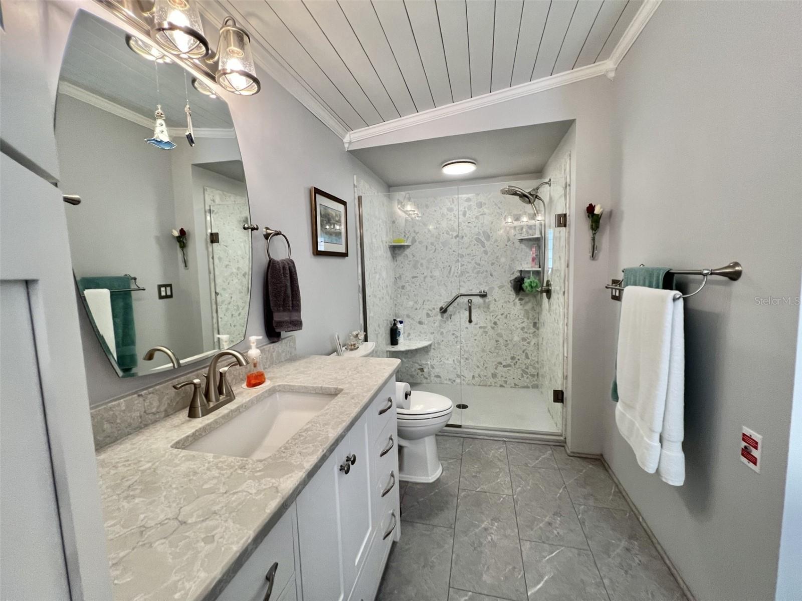 122 TAMARISK WAY photo 5