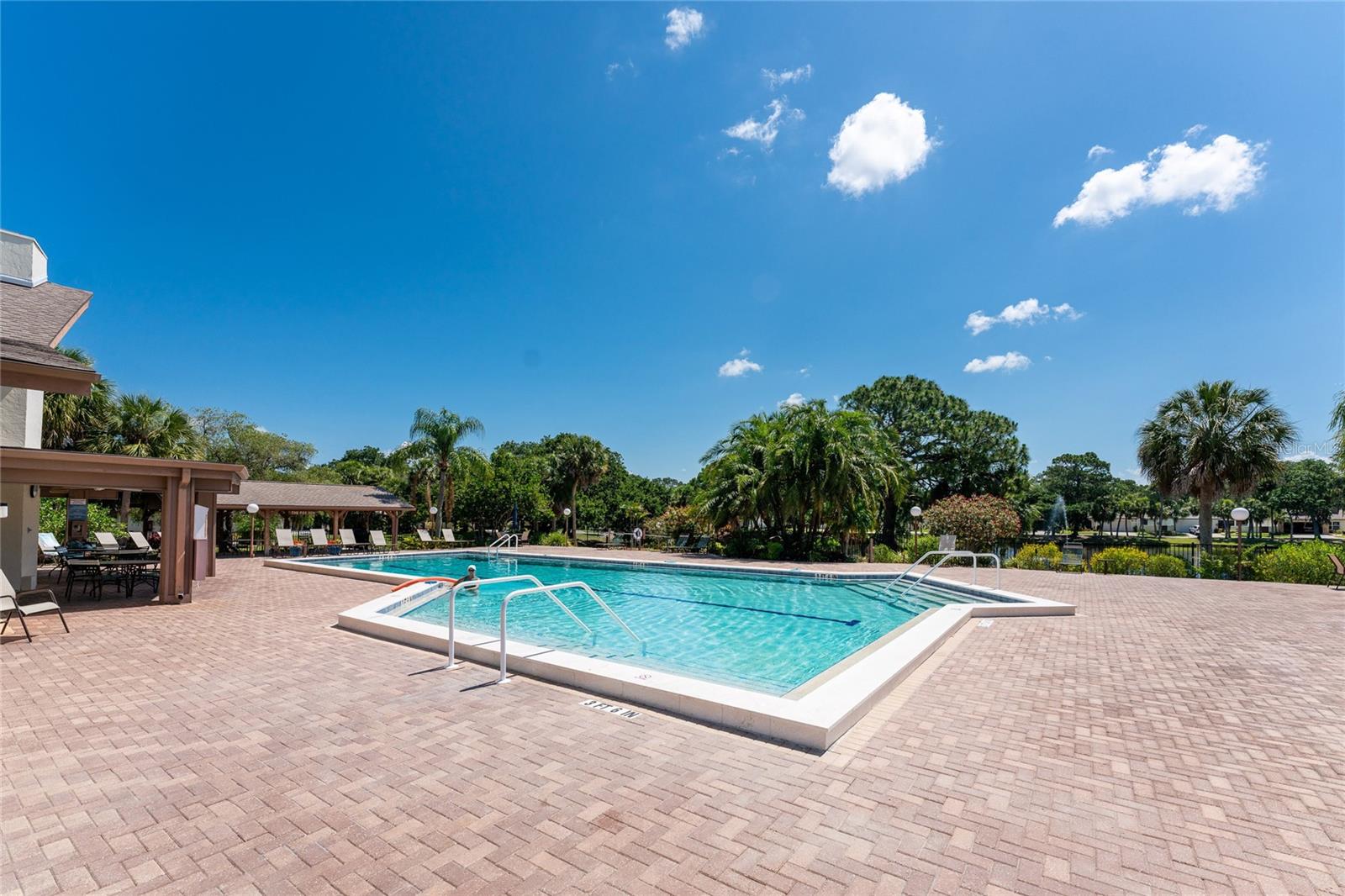 525 FOXWOOD BLVD #13 photo 4