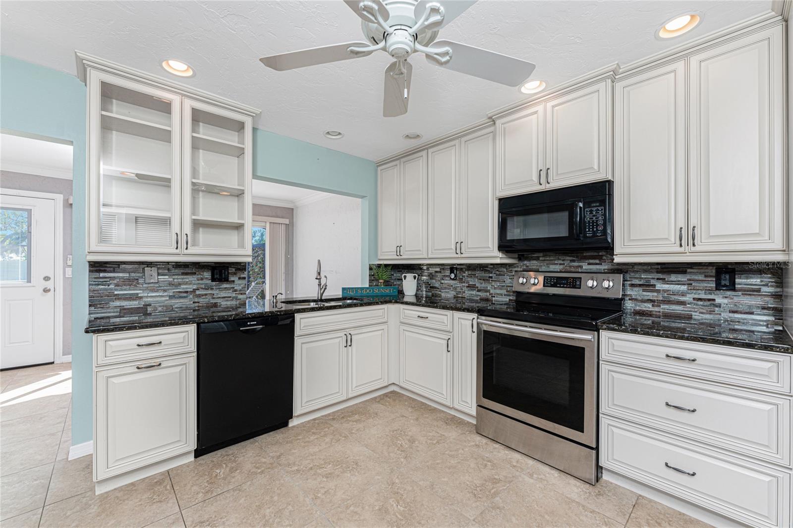 525 FOXWOOD BLVD #13 photo 5