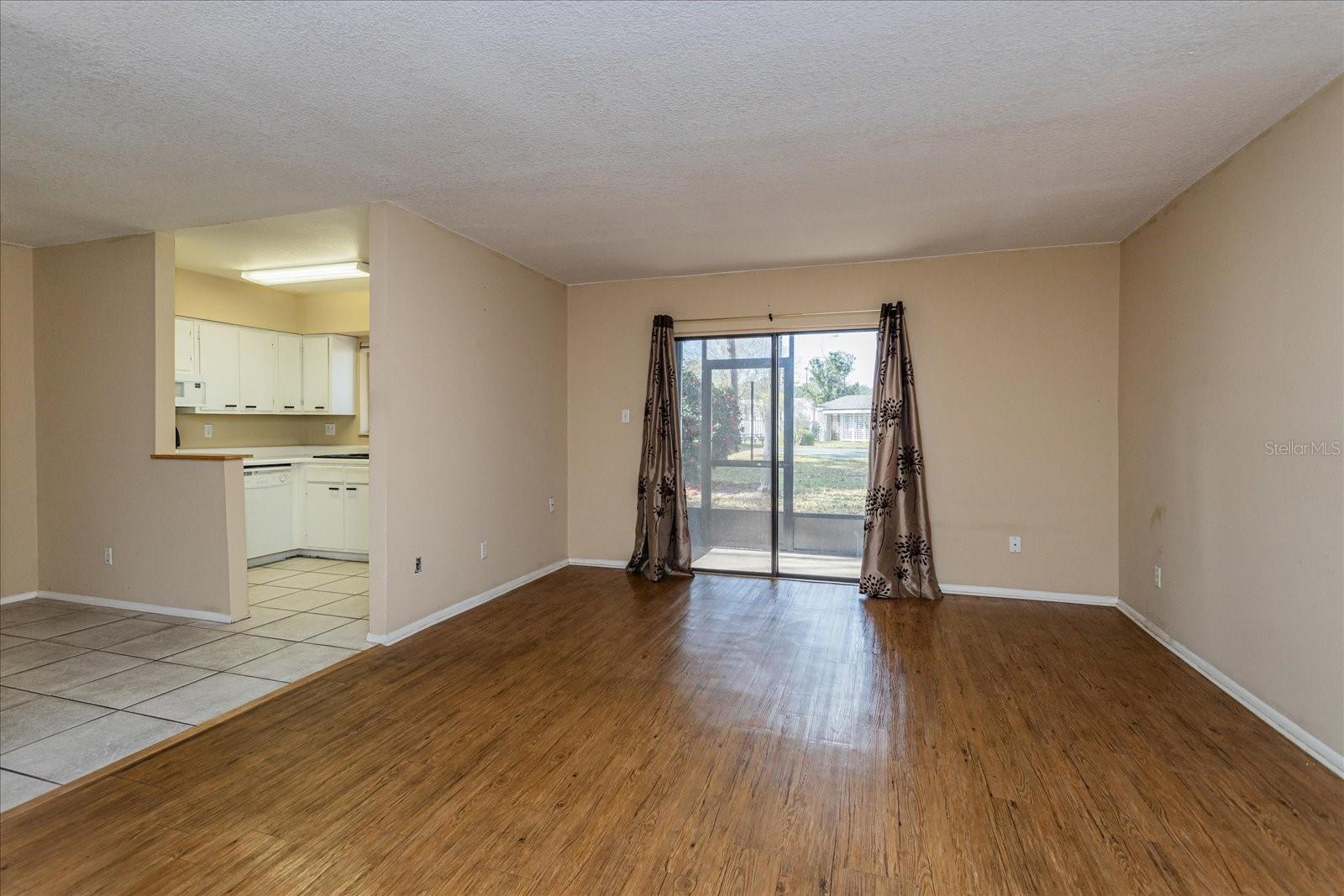 133 SPRINGWOOD CIR #A photo 4