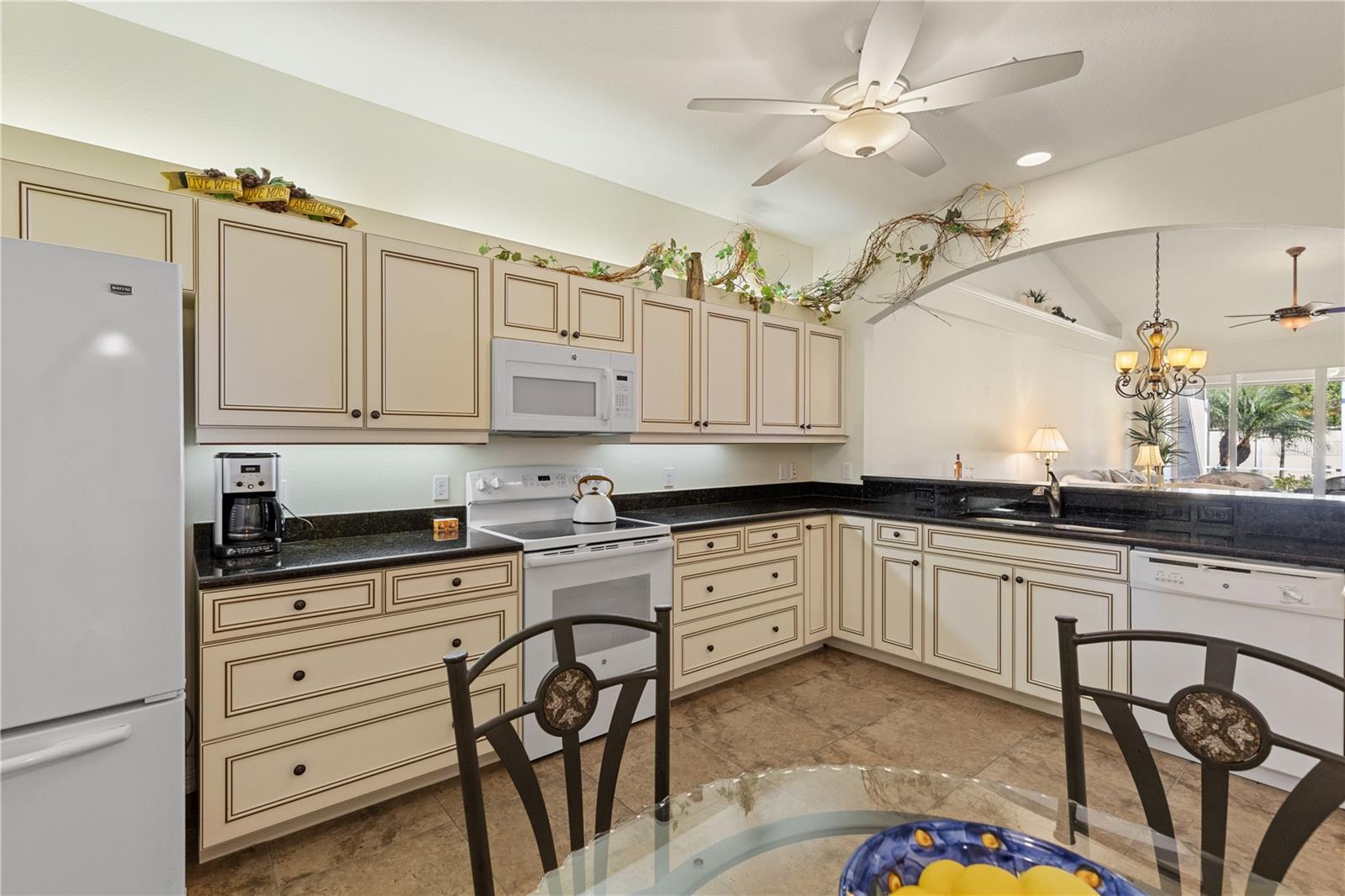 1537 MONARCH DR photo 3