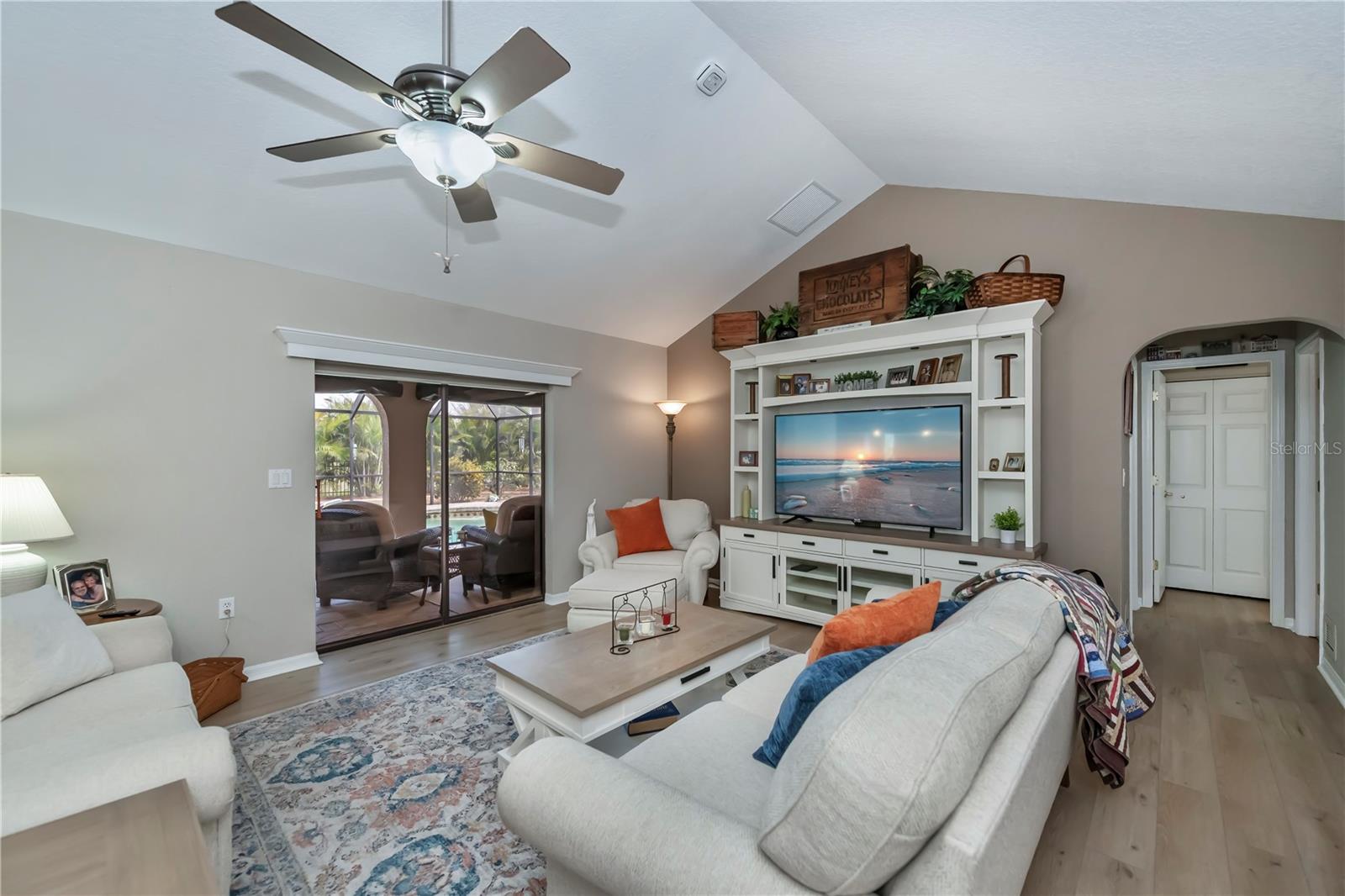 1212 YACHTSMAN LN photo 2