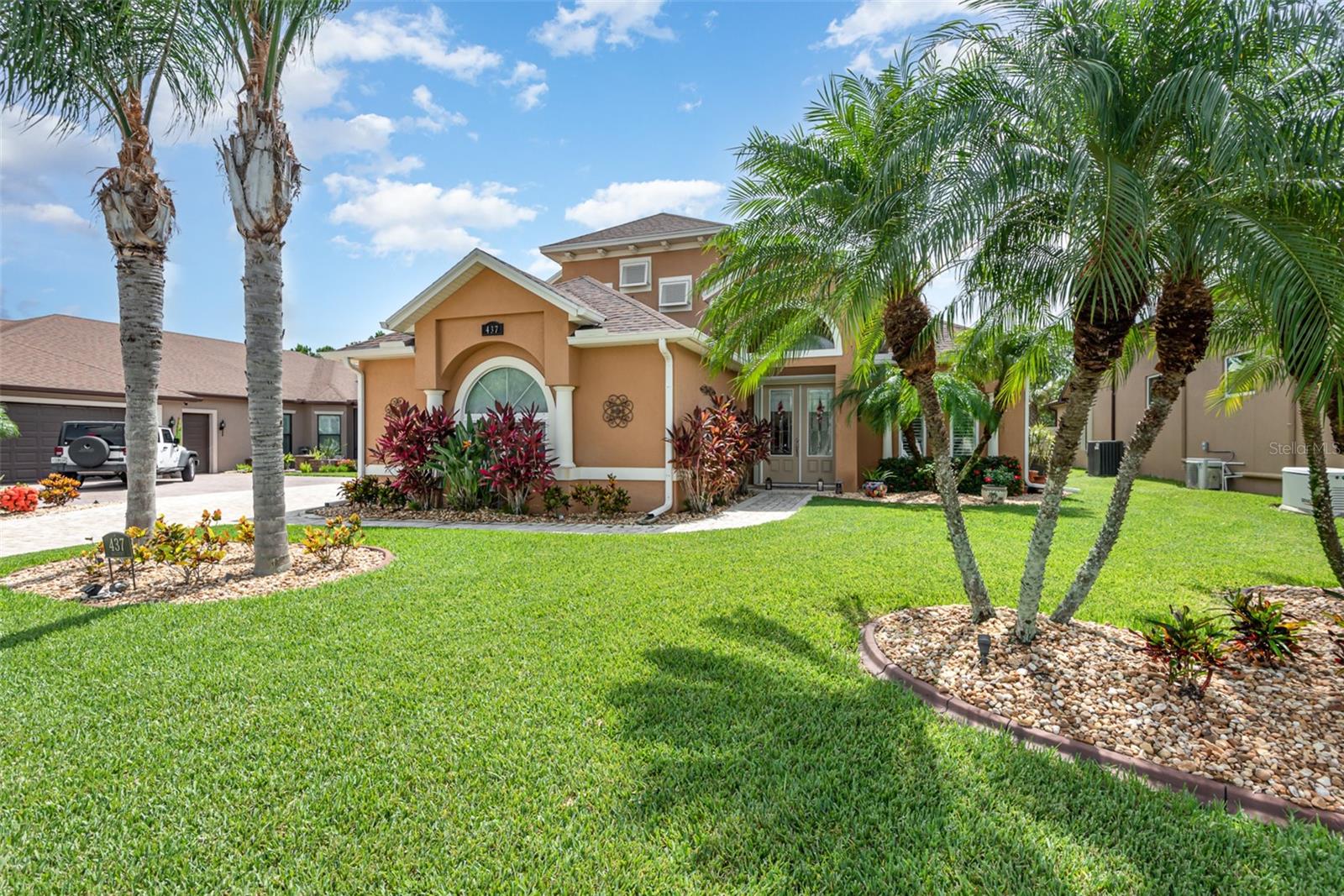 437 HARMONY LN photo 2