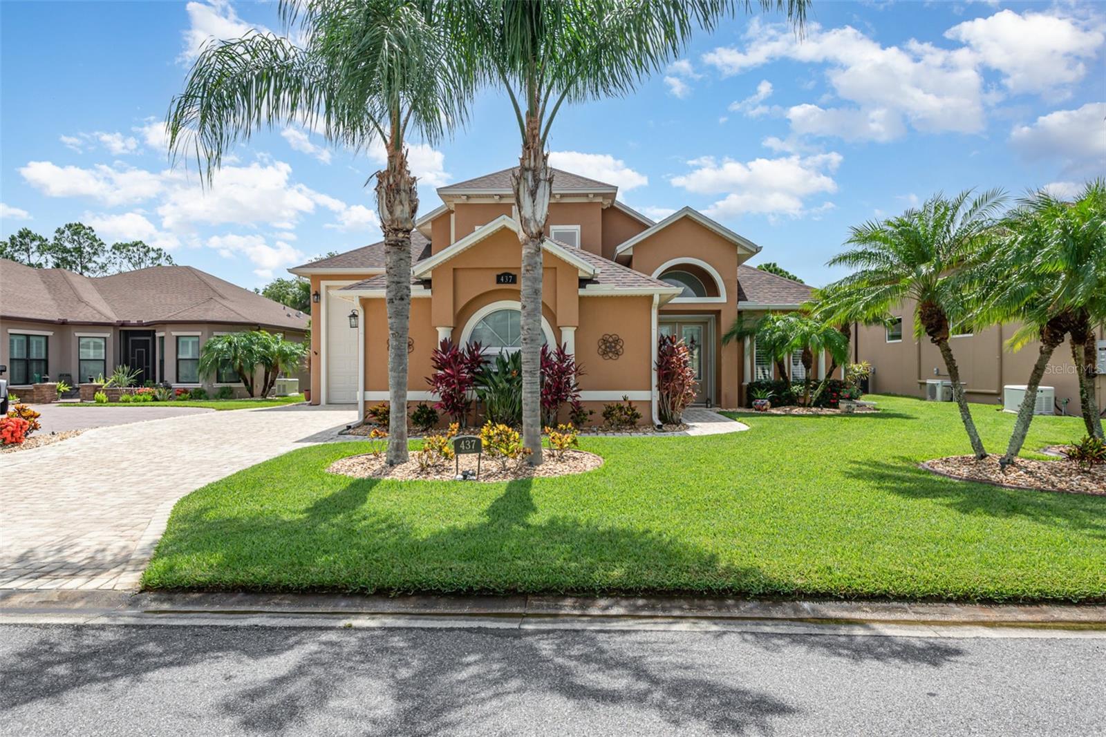 437 HARMONY LN photo 3