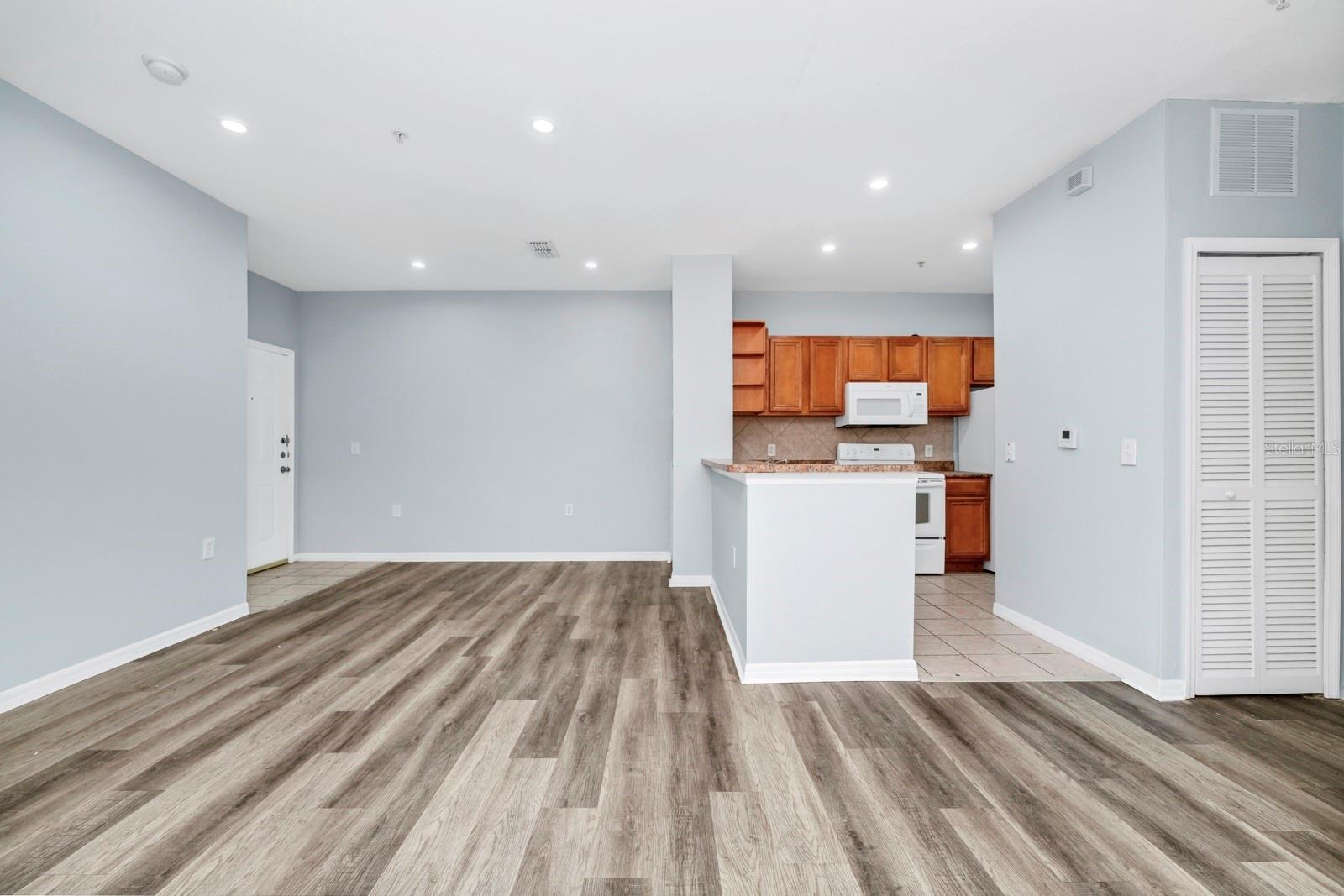 6157 METROWEST BLVD #106 photo 2
