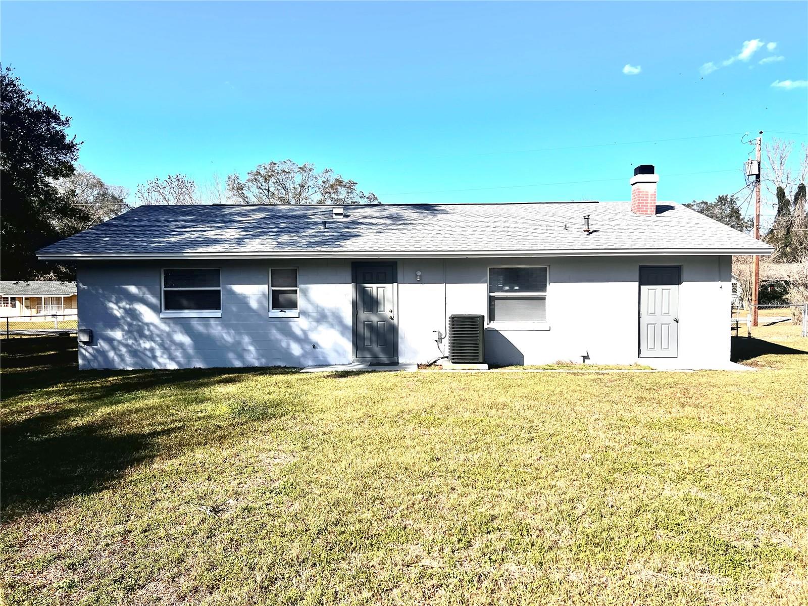 1904 NE 50TH ST photo 5