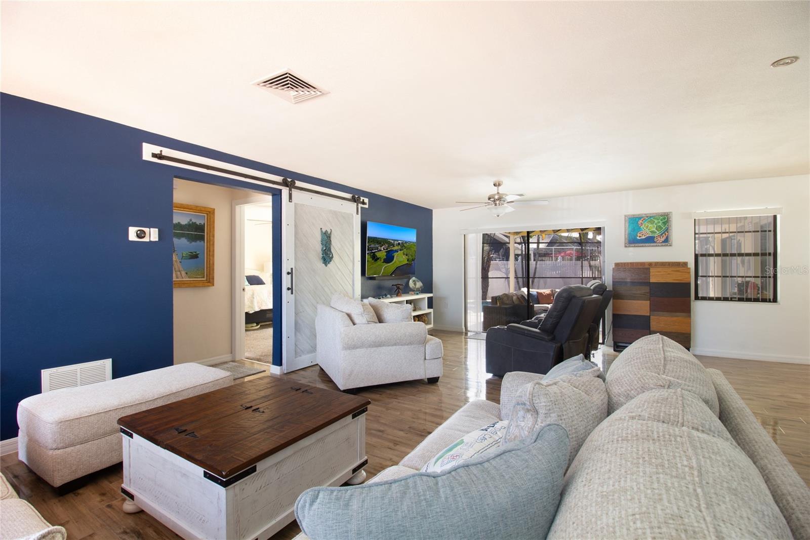 112 FOREST CIR photo 5
