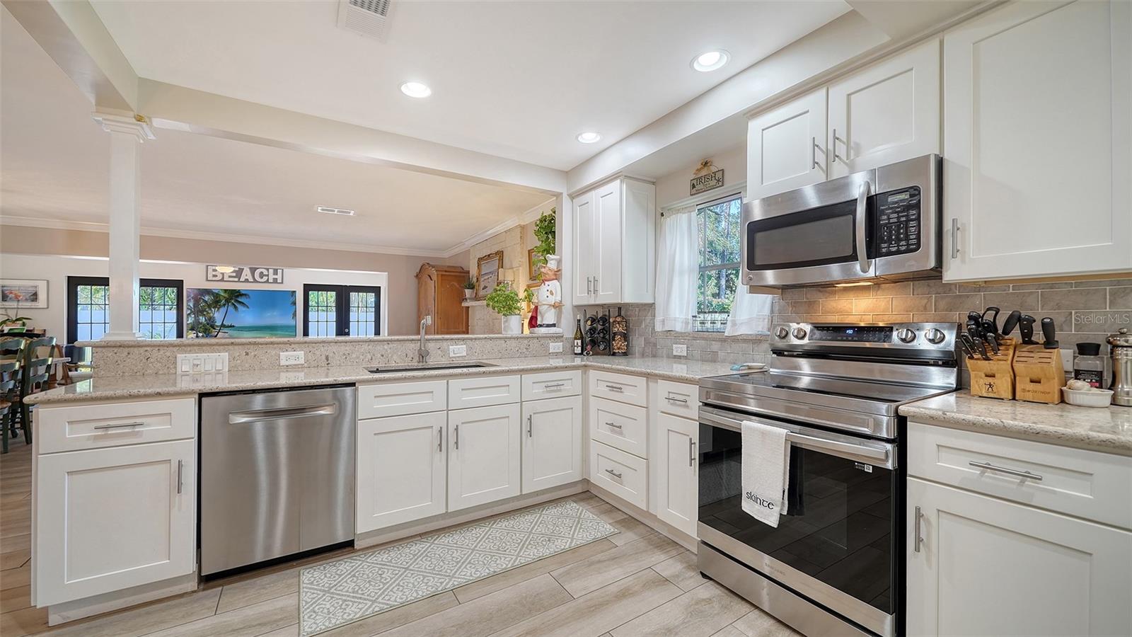 3530 FLORES AVE photo 4