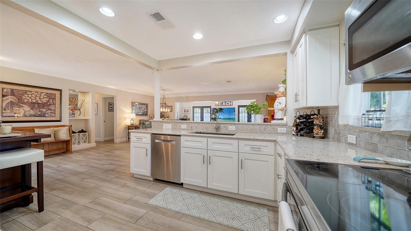 3530 FLORES AVE photo 5