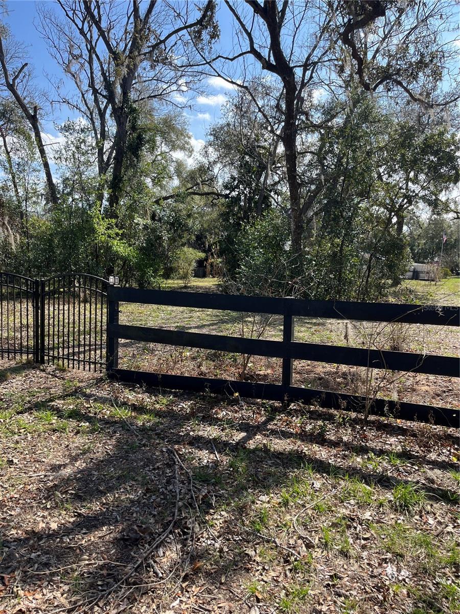 5104 WESTLAKE BLVD photo 2