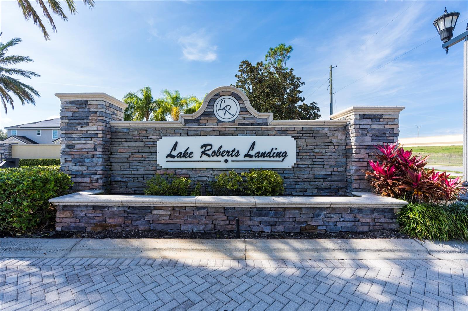 1910 LAKE ROBERTS LANDING DR photo 4