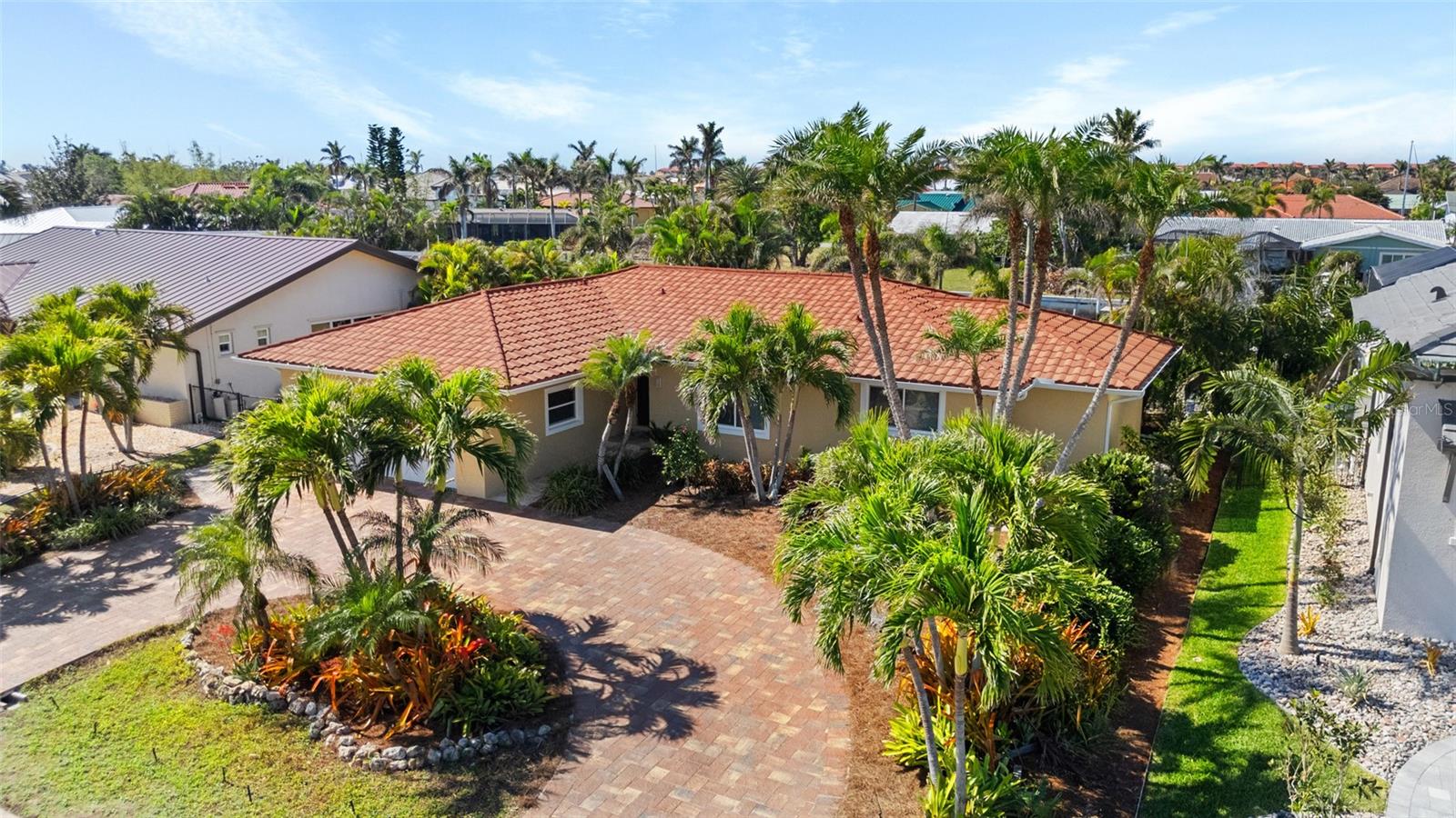 2284 PALM TREE DR photo 2