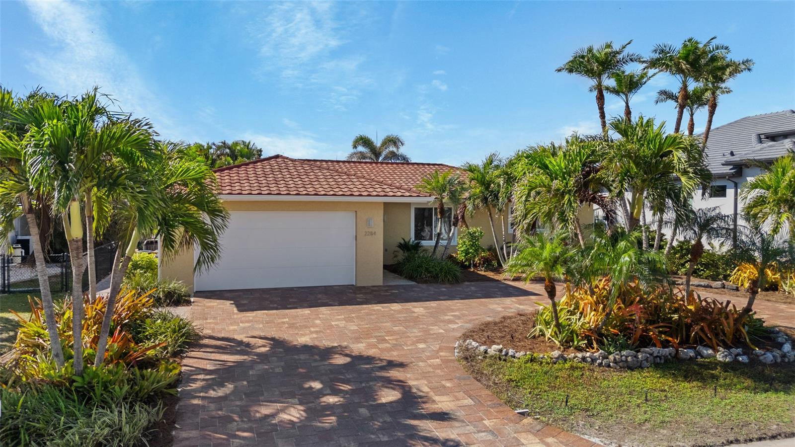 2284 PALM TREE DR photo 3