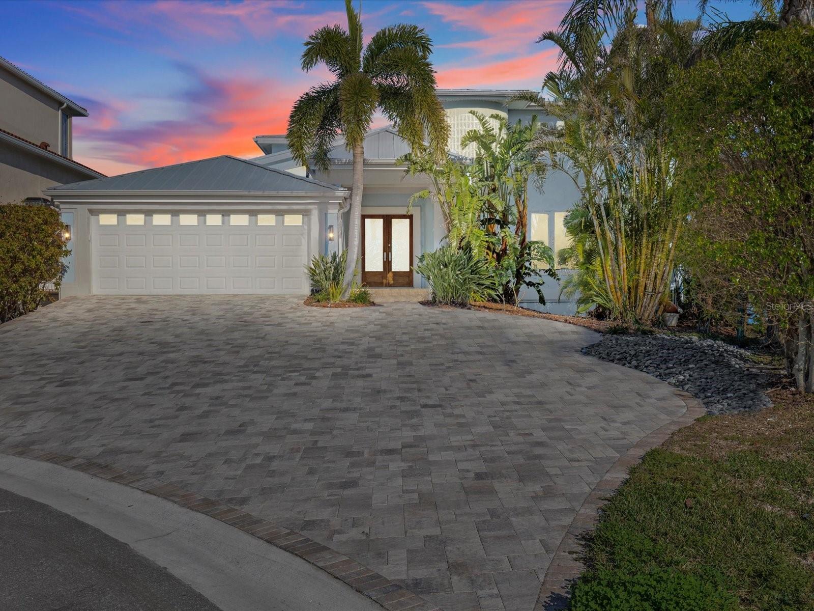 1201 BAY DR photo 2