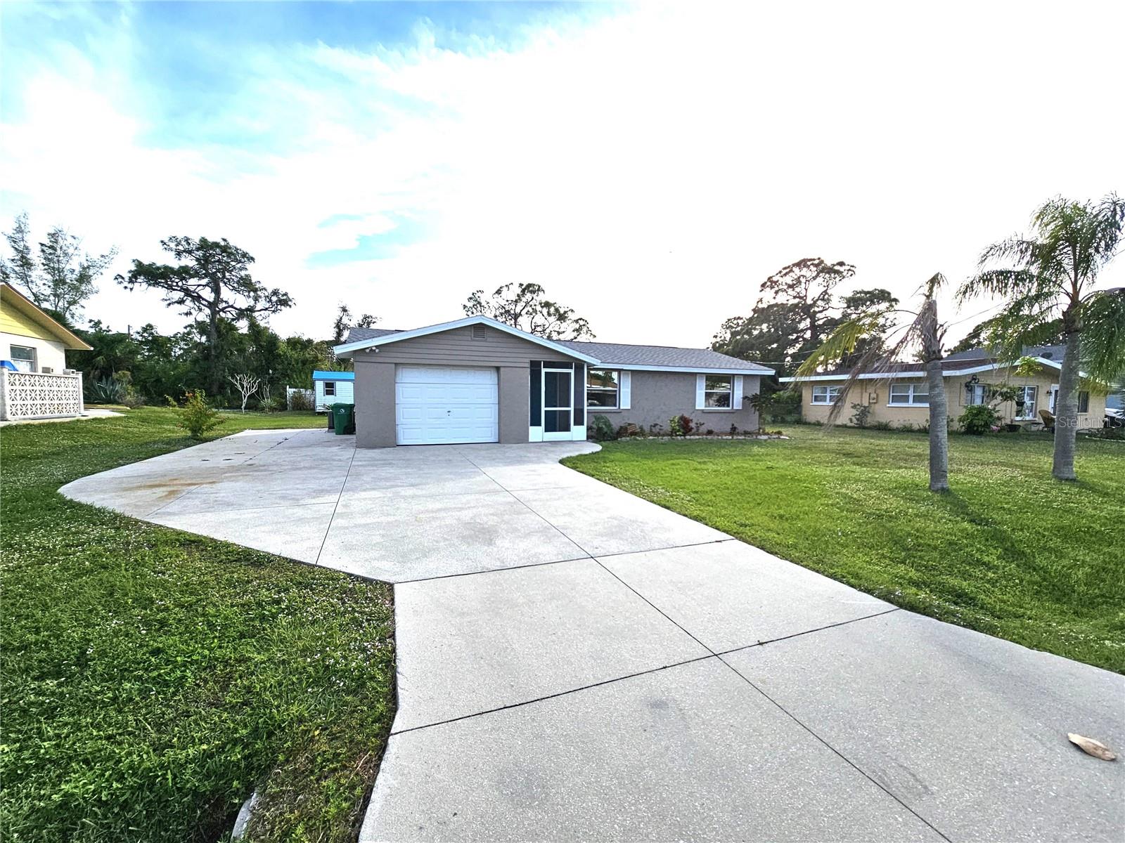 1585 DAVID PL photo 2