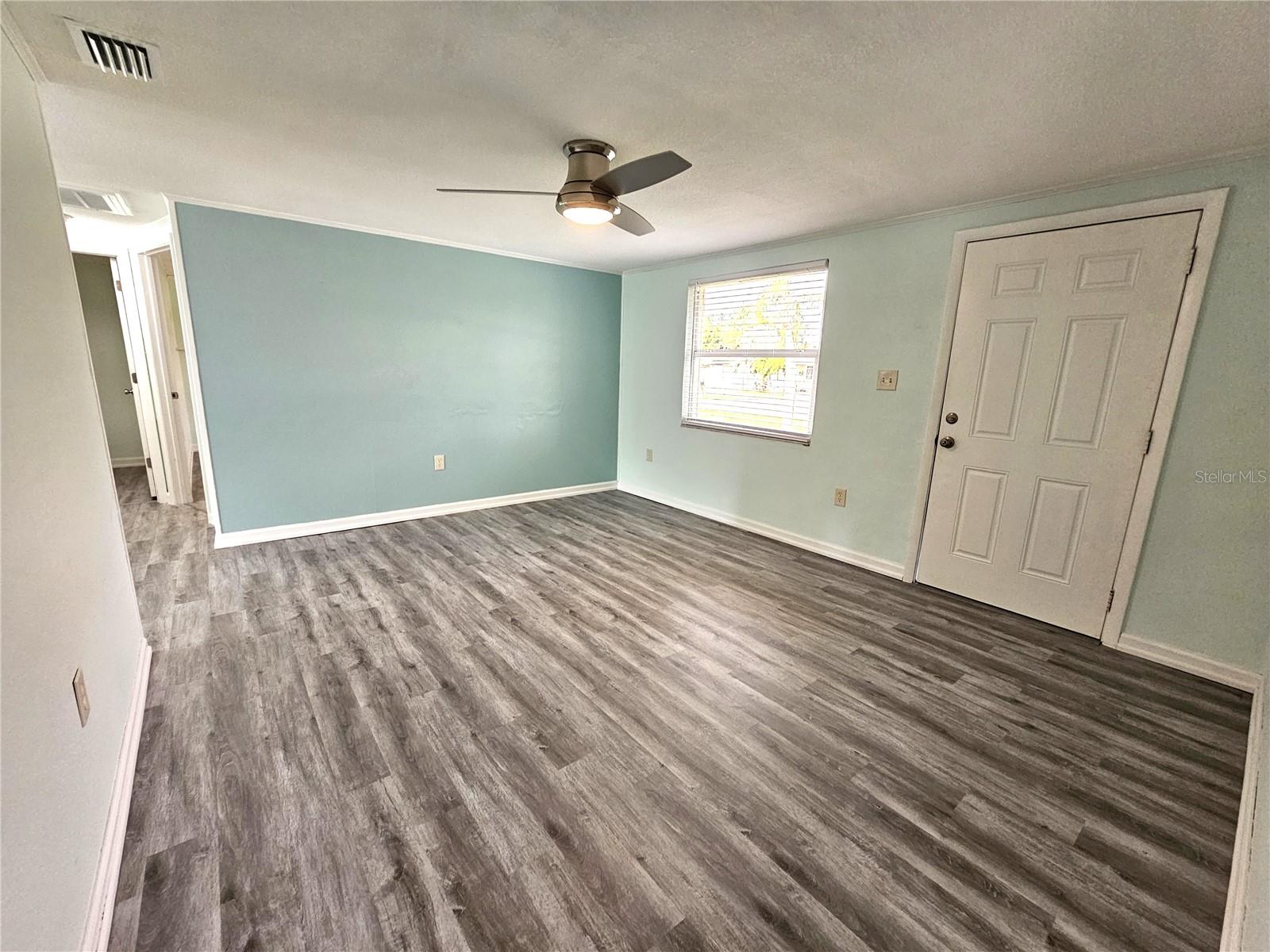 1585 DAVID PL photo 4
