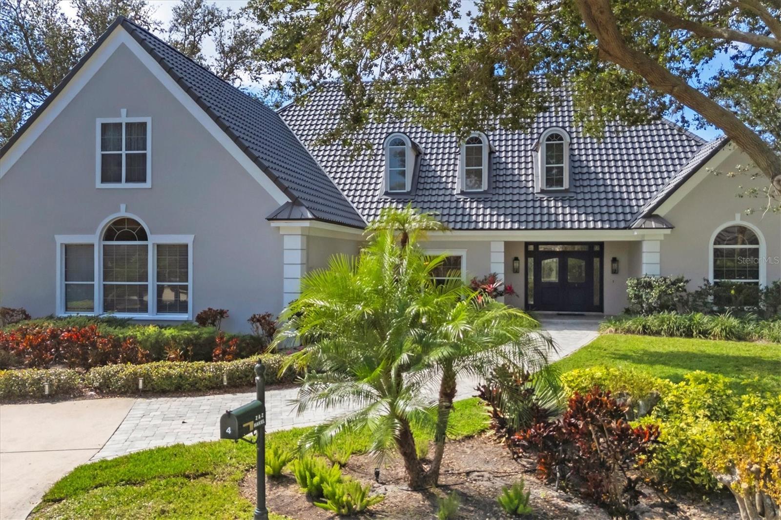 4 SAINT MARTIN CIR photo 2