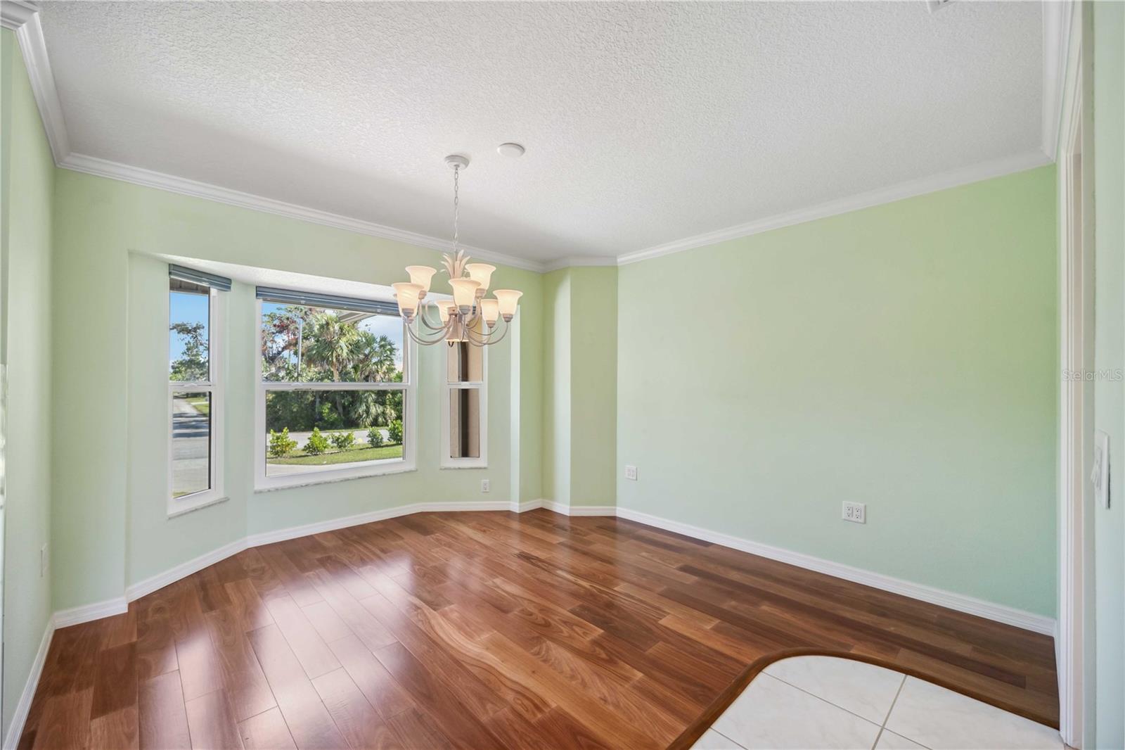 5694 HALE RD photo 4