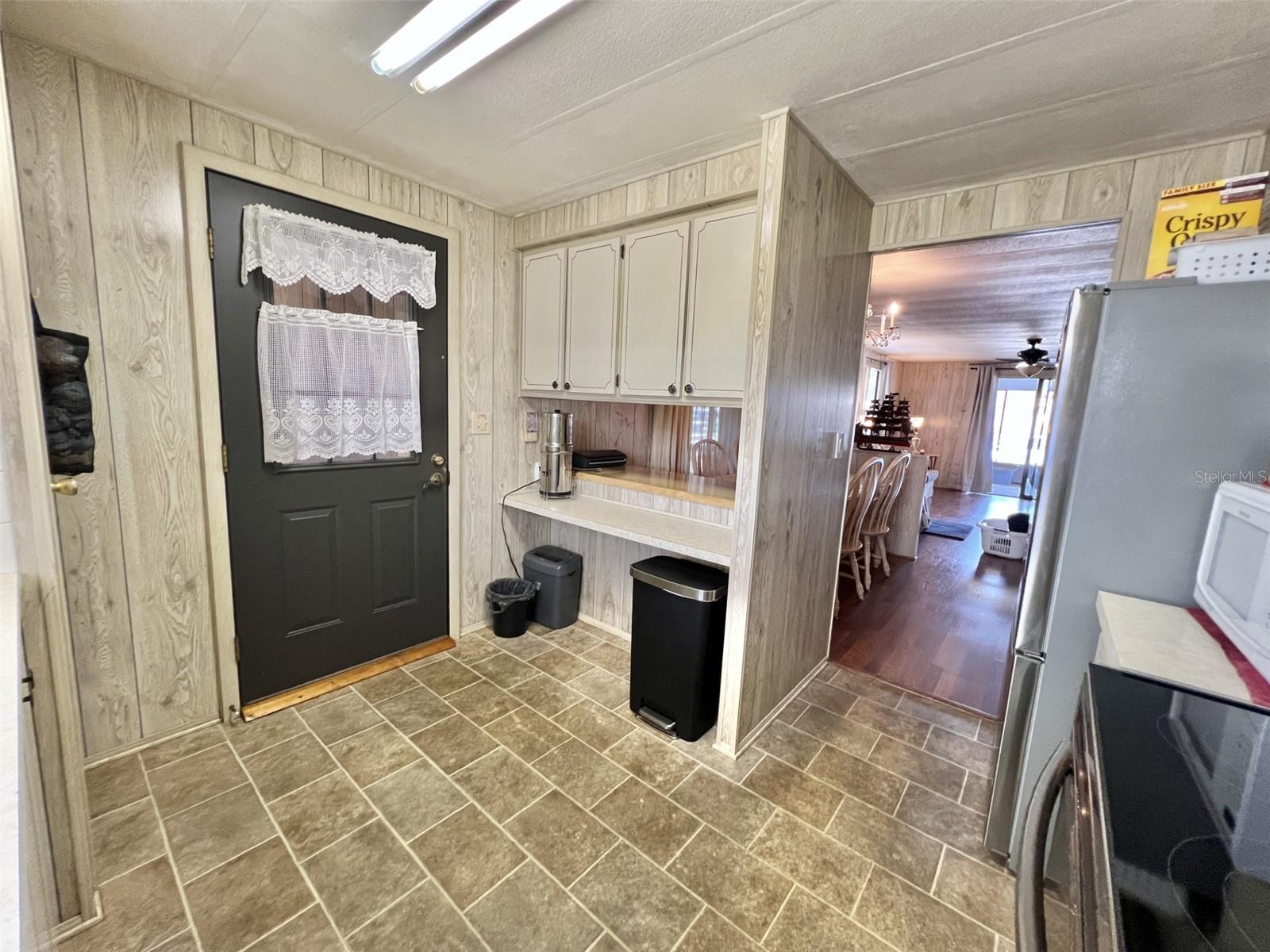 133 HIBISCUS WAY photo 3