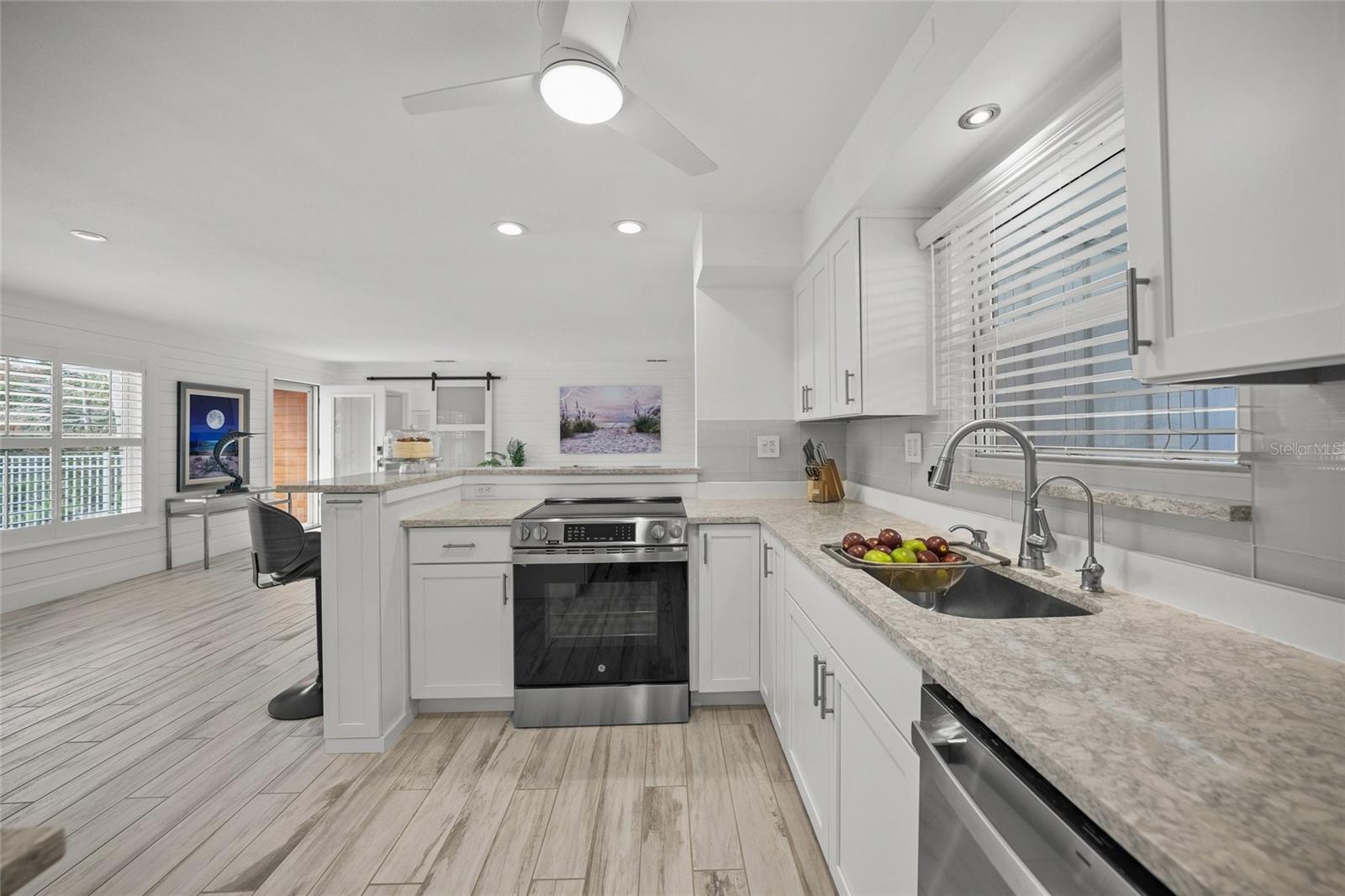 615 AVENIDA DEL NORTE photo 3