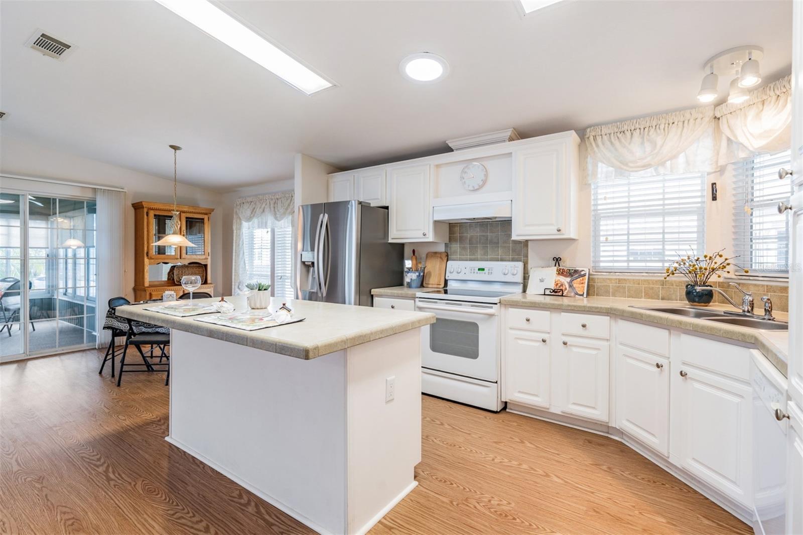 36645 KAY AVE photo 4