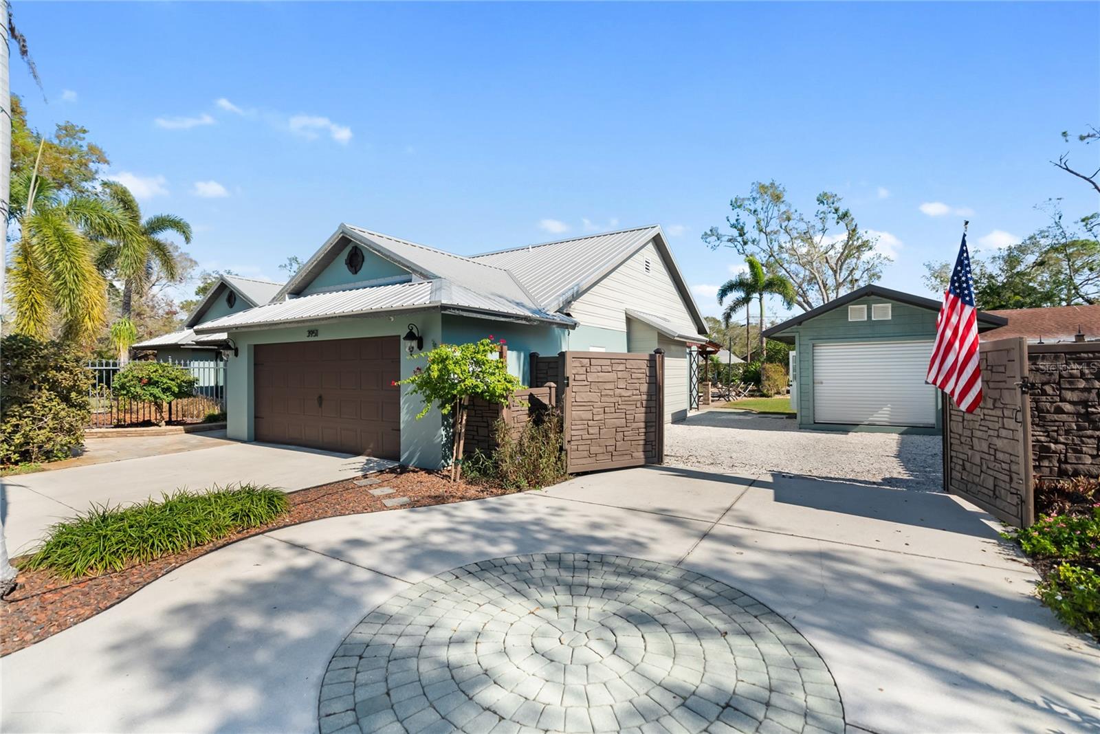 3951 PALAU DR photo 3