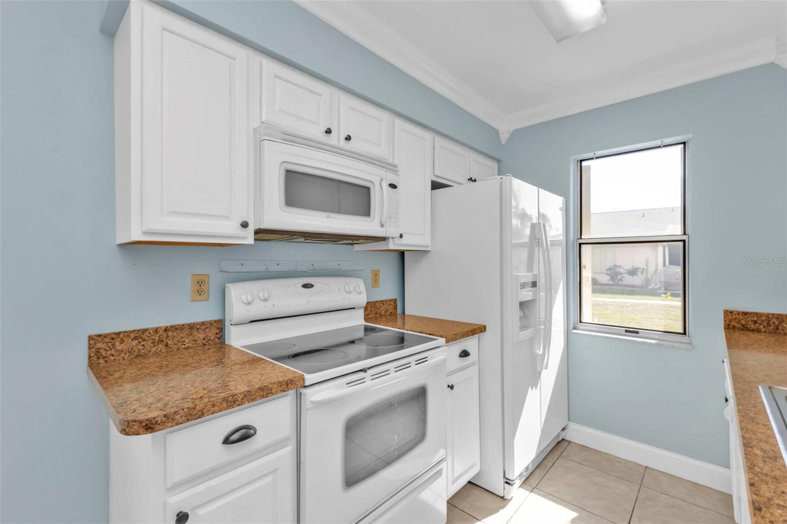 25068 HARBORVIEW RD #3B photo 4