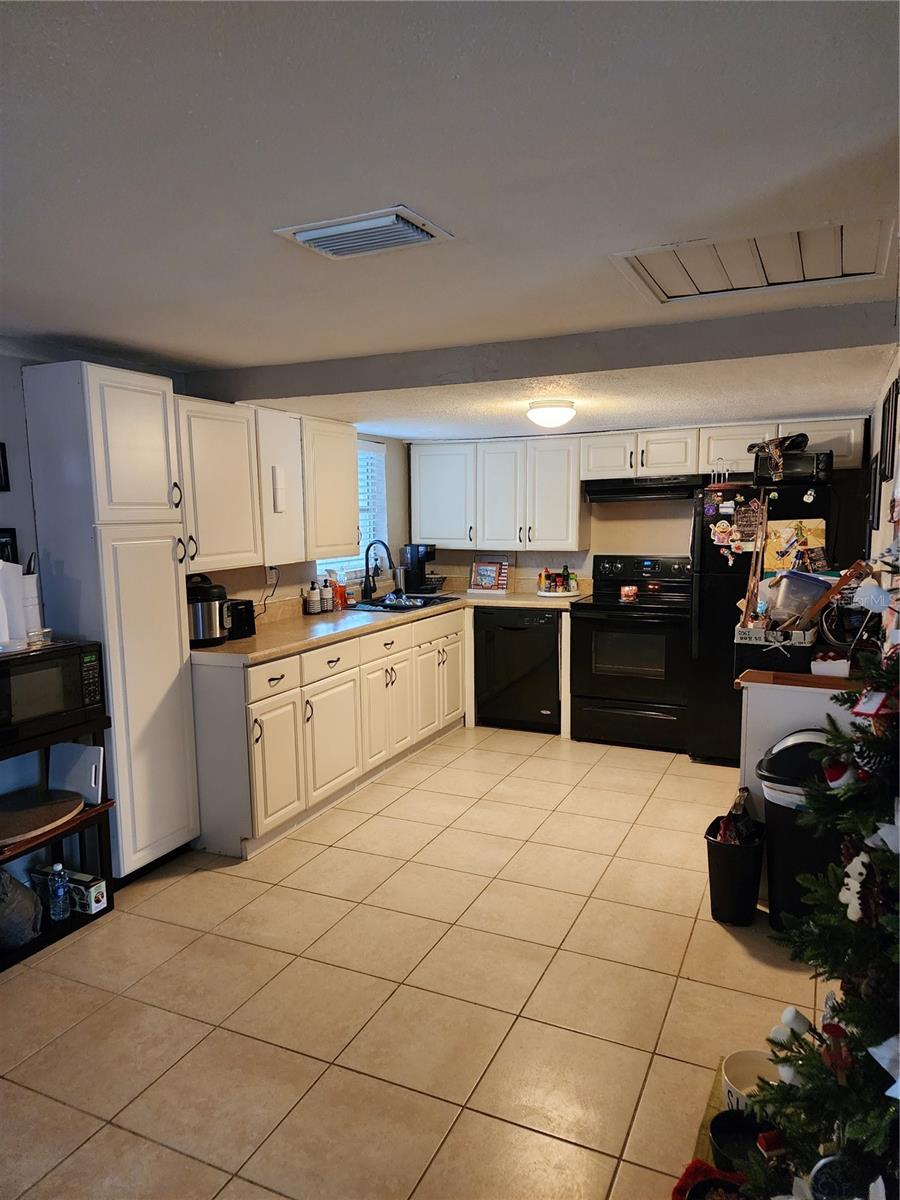 9240 STERLING LN photo 5