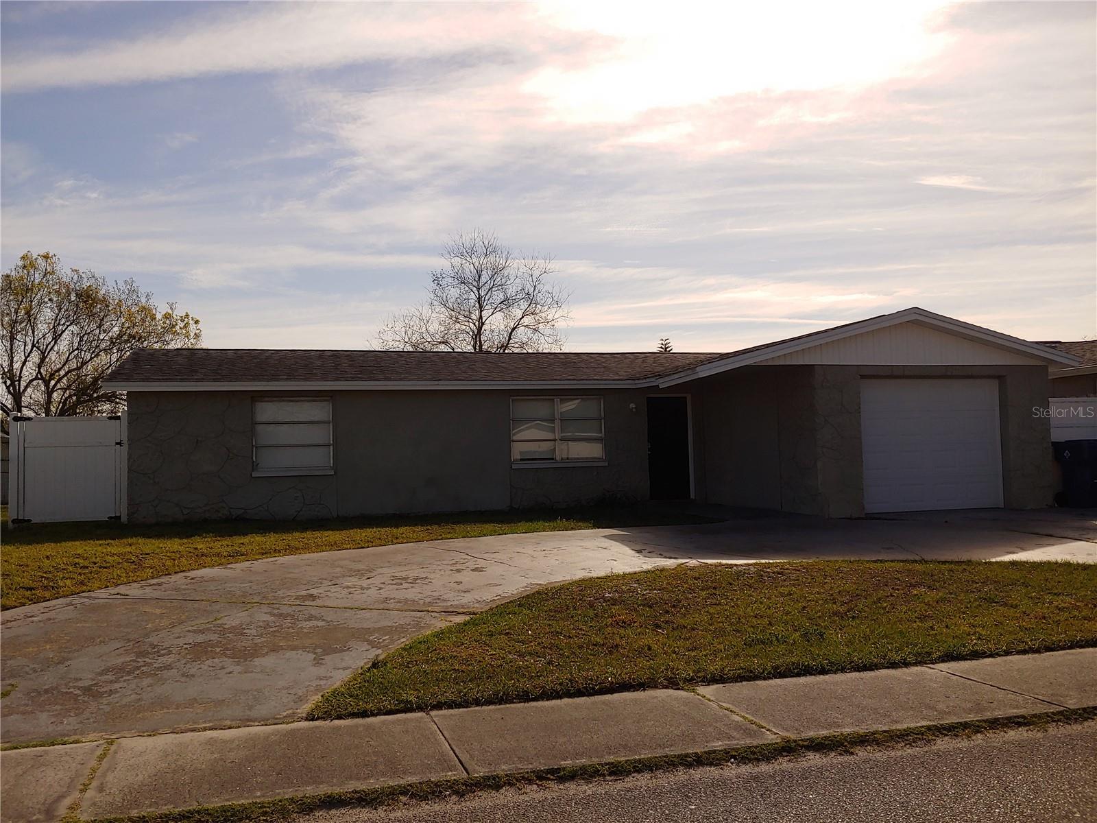 9240 STERLING LN photo 2