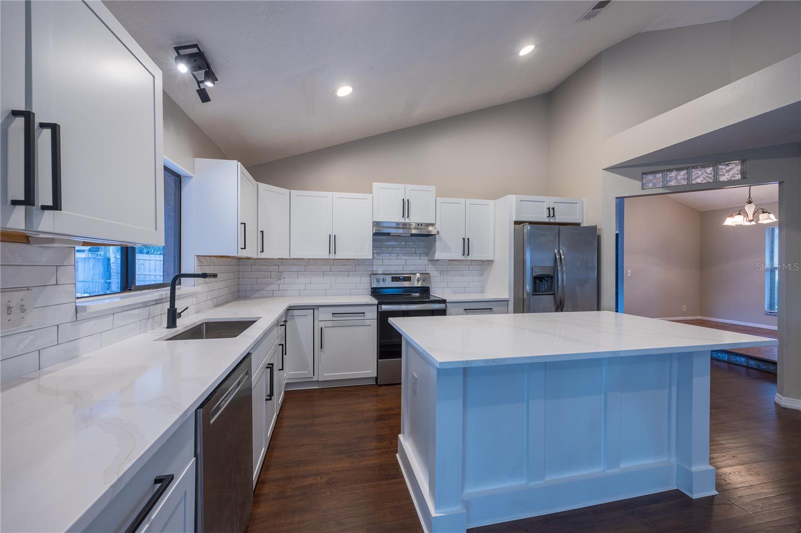 1006 ALBAMONTE CT photo 3
