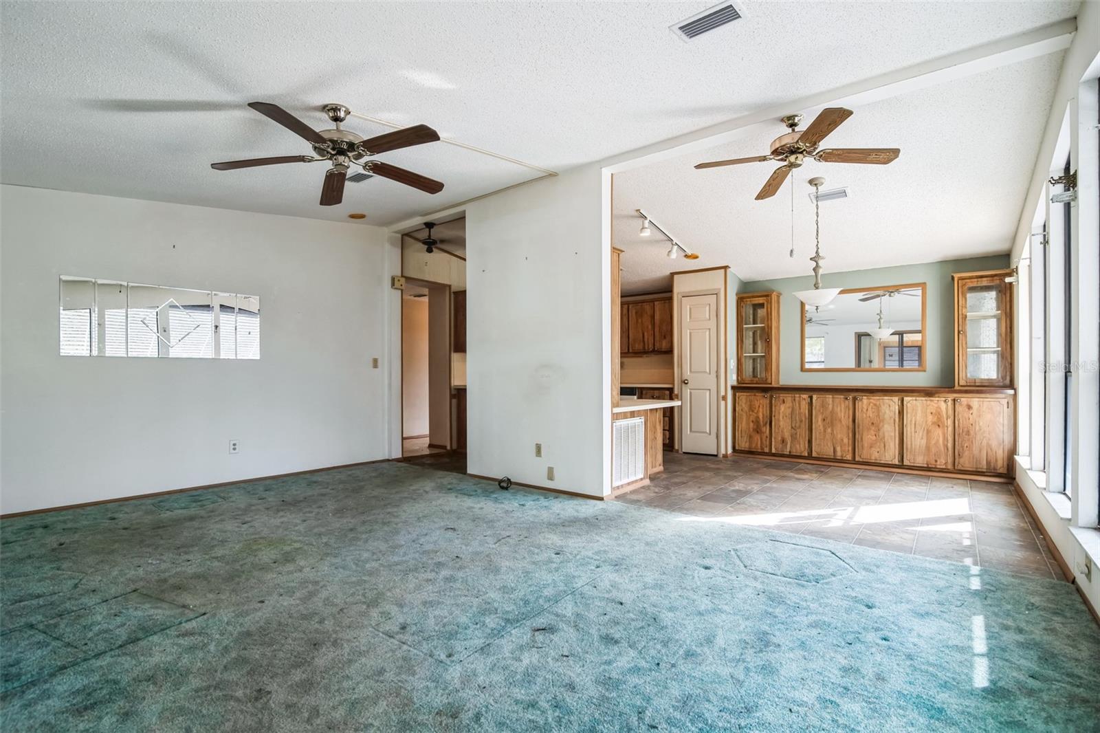1765 W SCHWARTZ BLVD photo 3