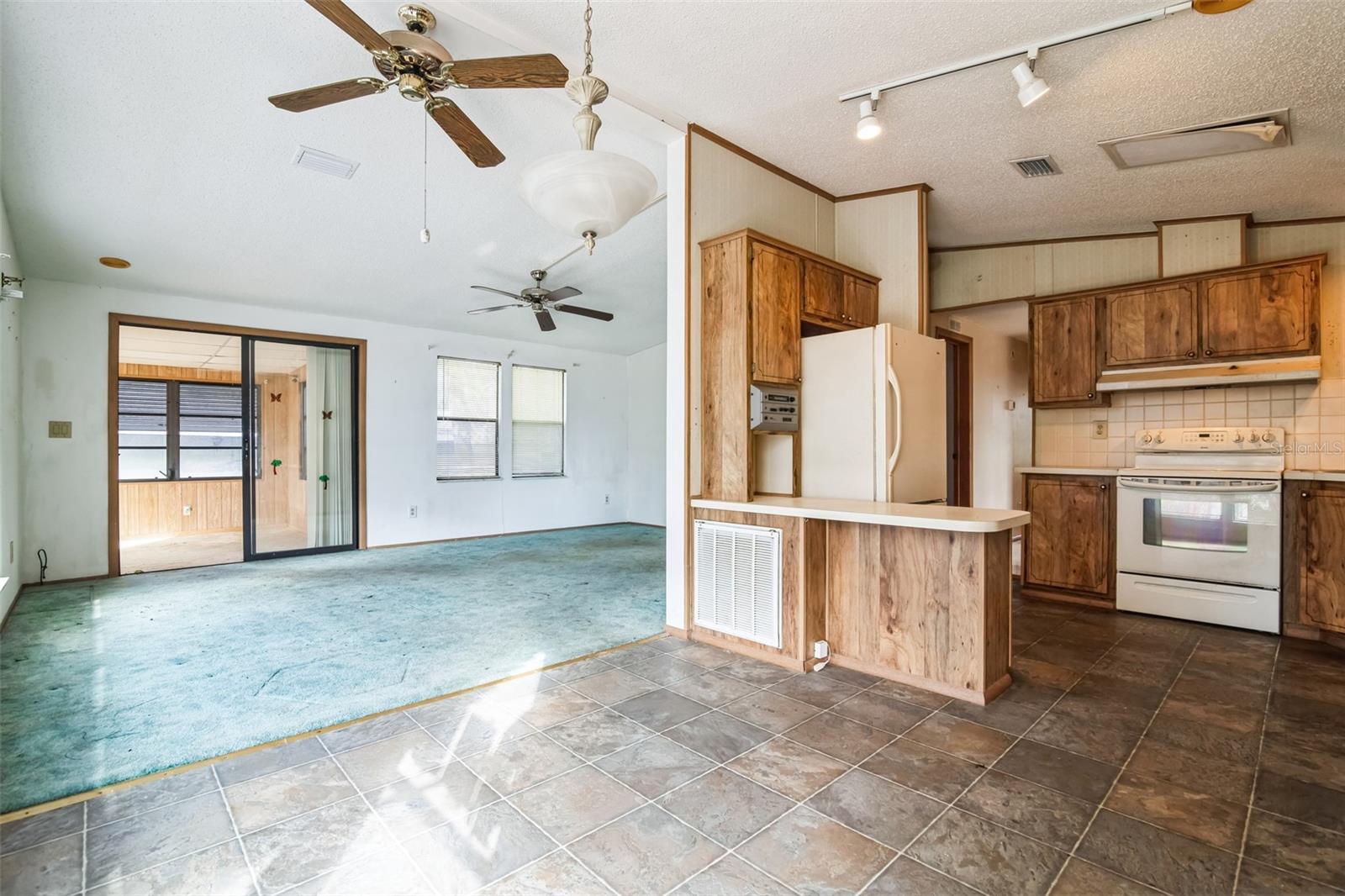 1765 W SCHWARTZ BLVD photo 4