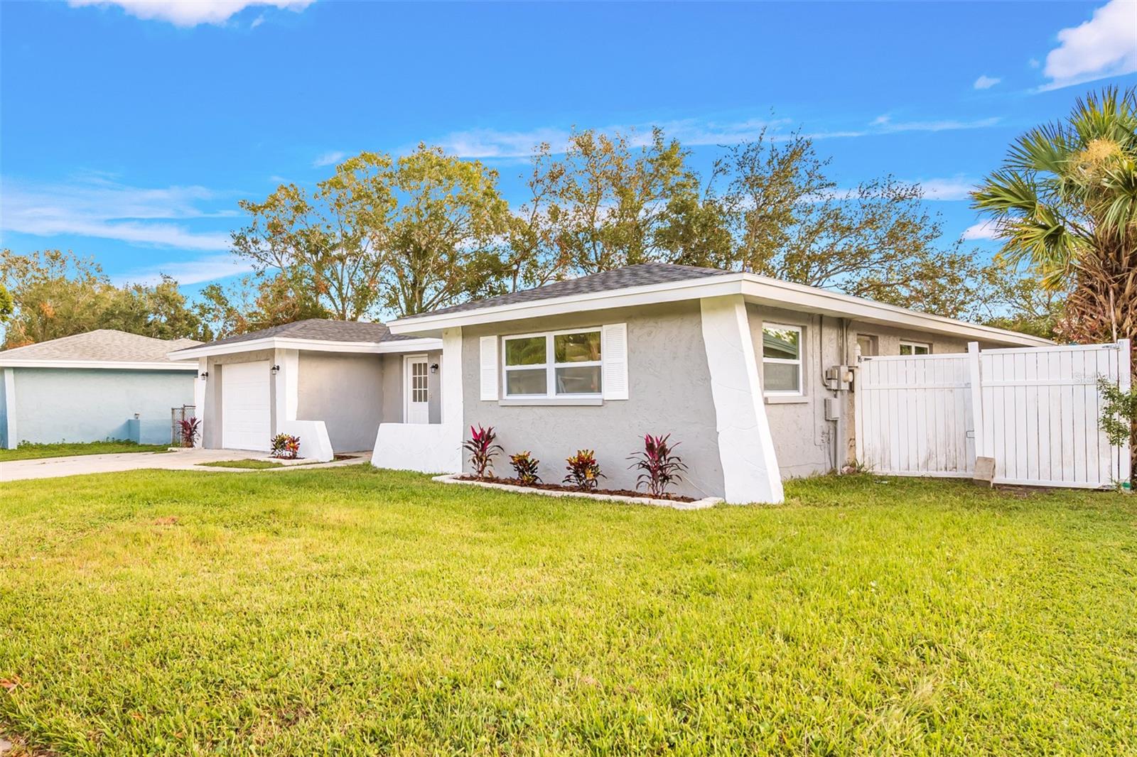 1811 FOREST DR photo 2