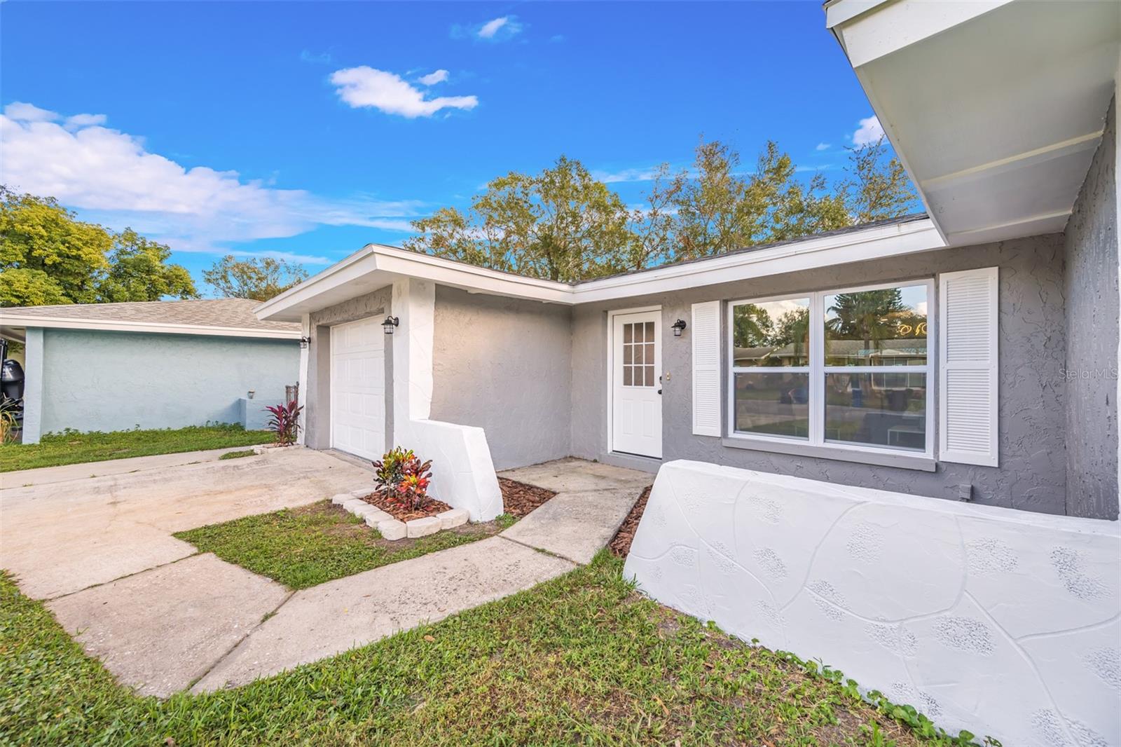 1811 FOREST DR photo 3