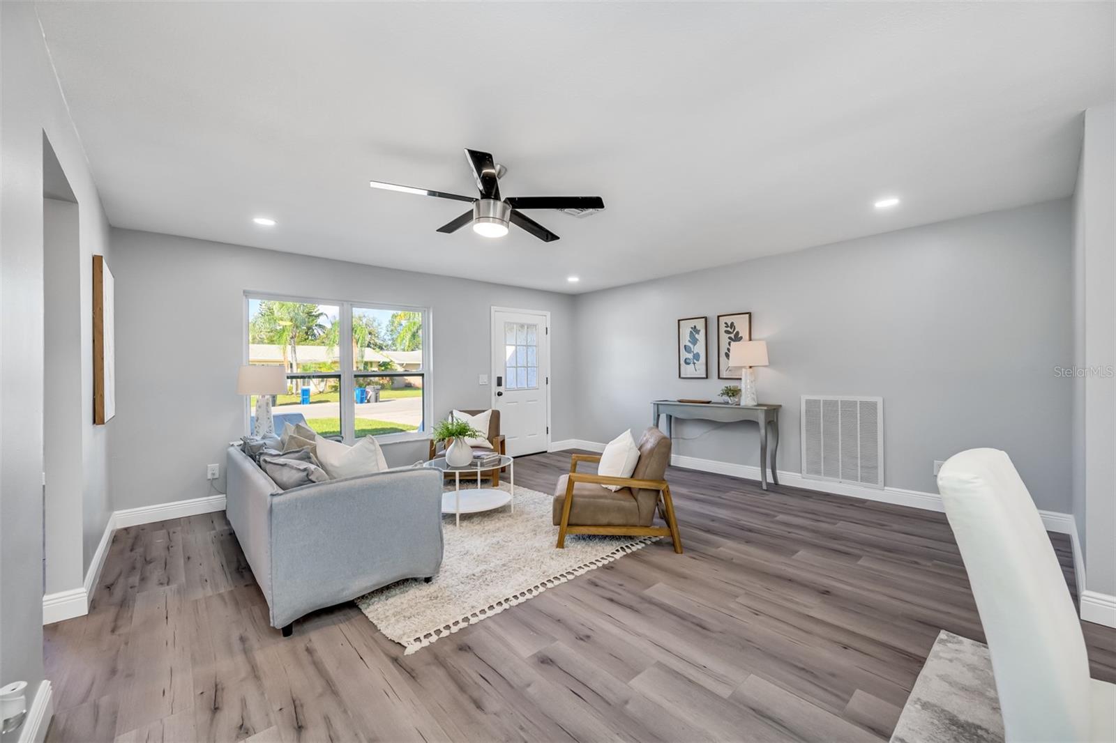 1811 FOREST DR photo 5