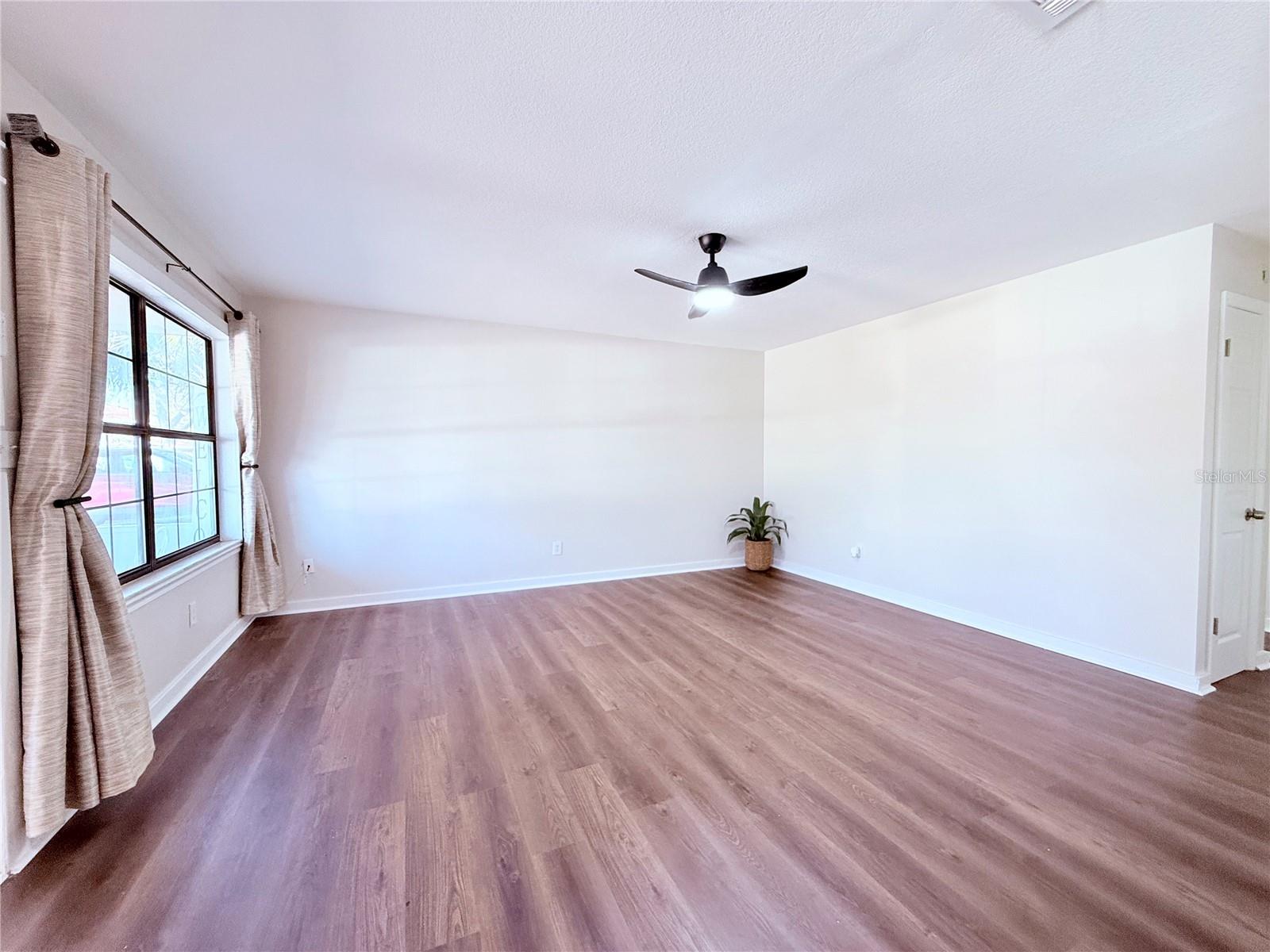 488 TAMARACK ST photo 4